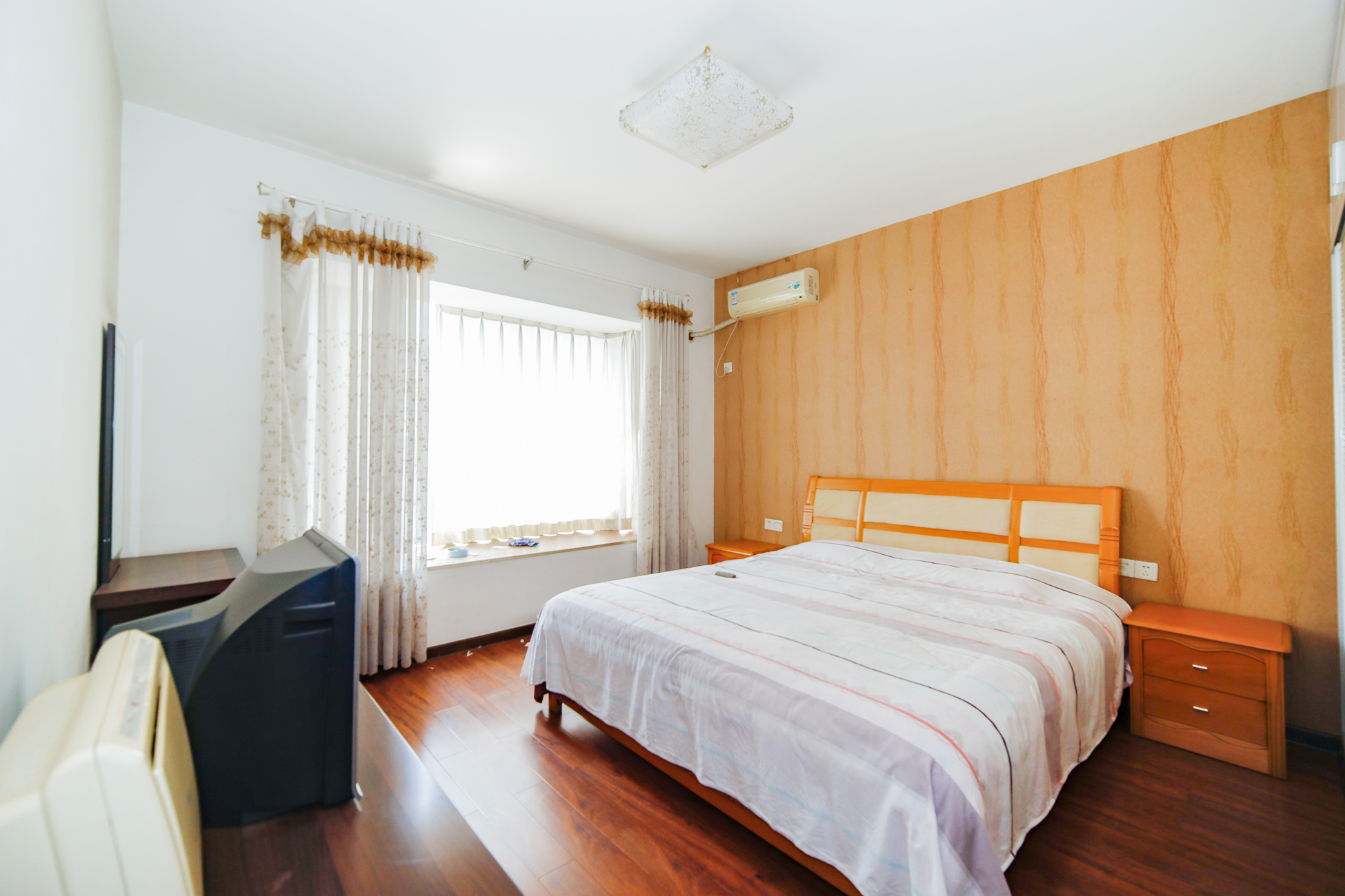 中建桂苑  3室2厅2卫   119.80万卧室