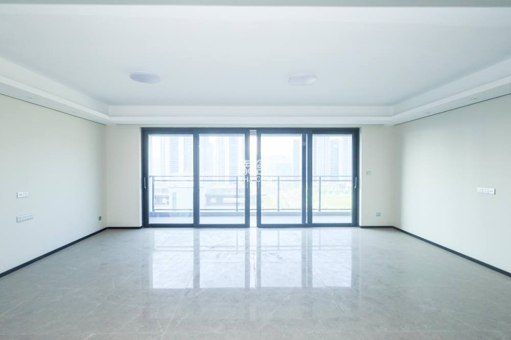 中海麓山境北区  5室2厅2卫    271.0万