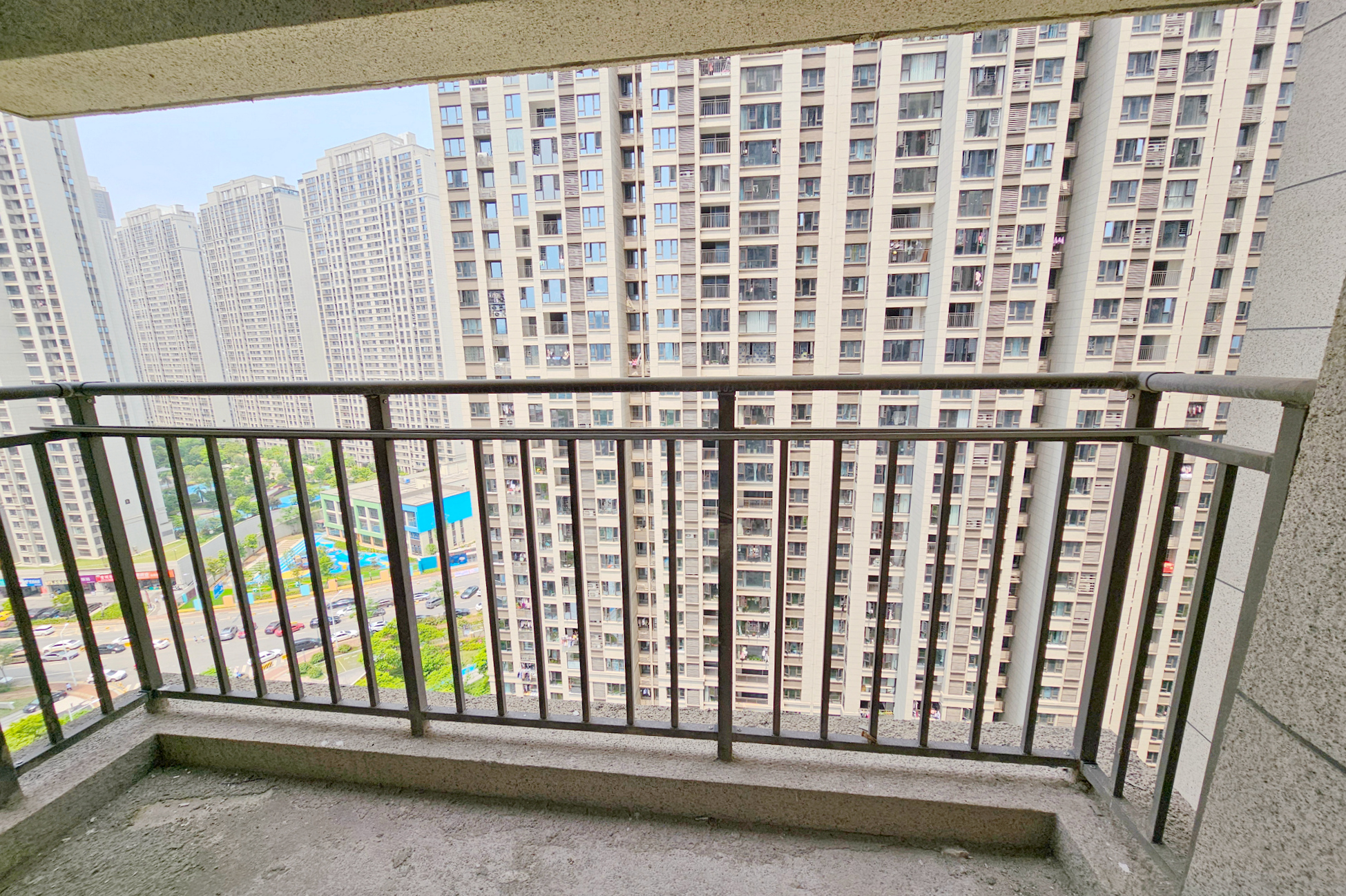 阳光城尚东湾愉景苑  4室2厅2卫   125.00万阳台