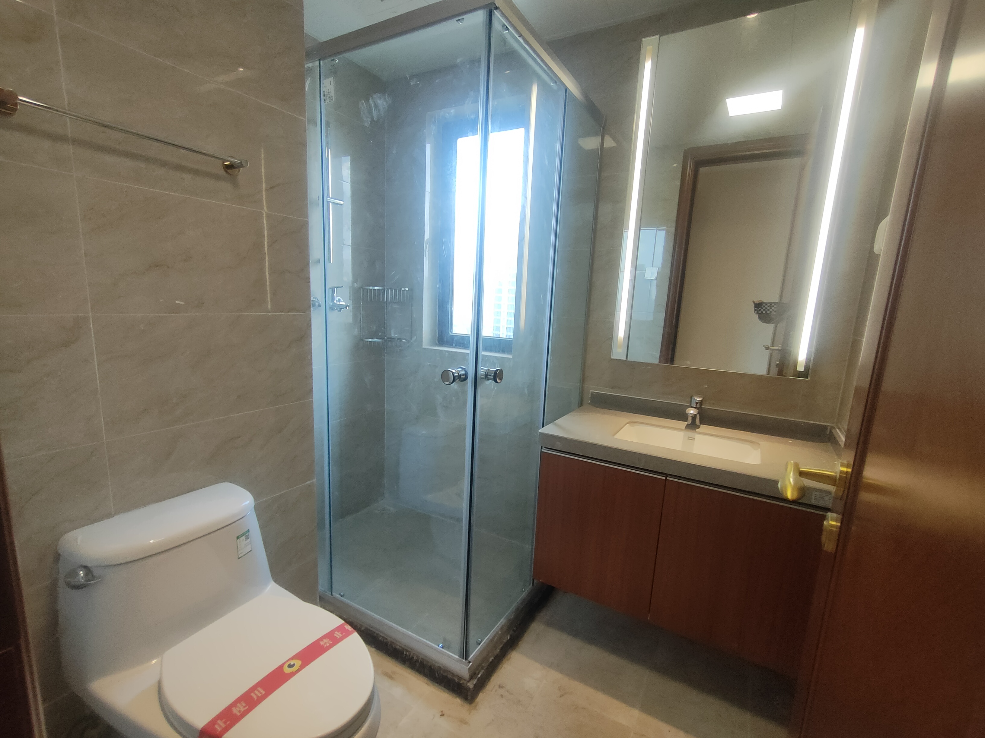 恒大华府 3室2厅2卫 73.8万 恒大华府 3室2厅2卫 73.8万室内图