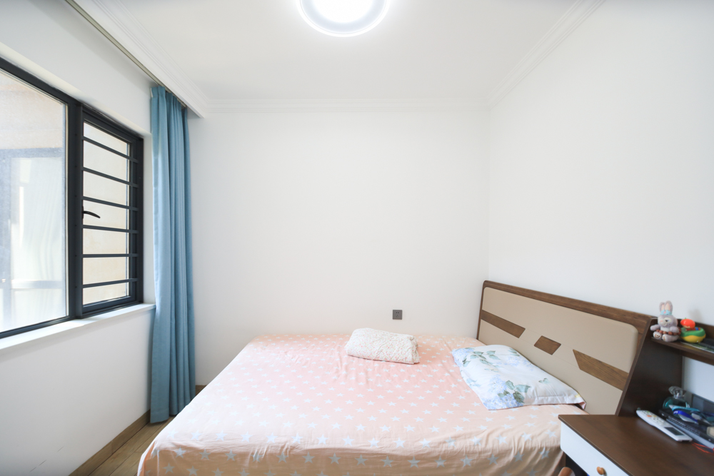 中建嘉和城  3室2厅2卫   127.00万卧室