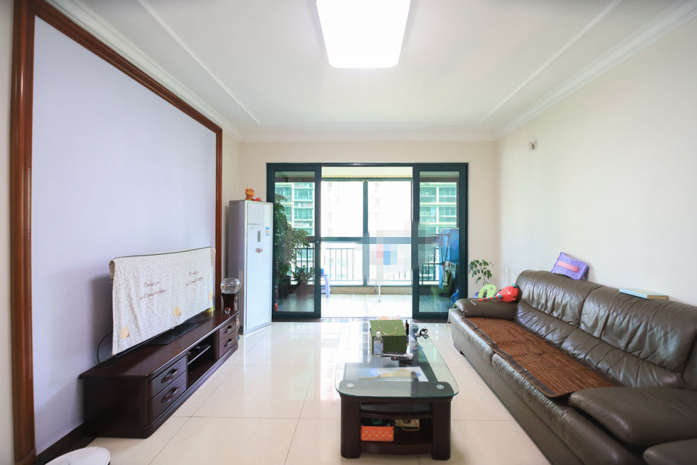 恒大城  3室2厅1卫    76.0万 恒大城  3室2厅1卫    76.0万客厅