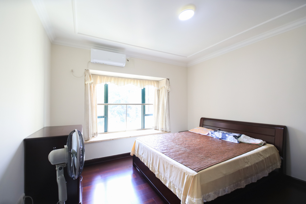 恒大城  3室2厅1卫    76.0万 恒大城  3室2厅1卫    76.0万卧室