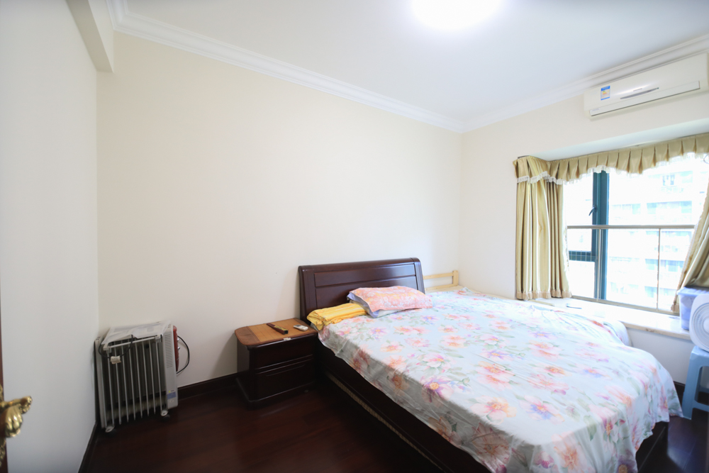 恒大城  3室2厅1卫    76.0万 恒大城  3室2厅1卫    76.0万卧室