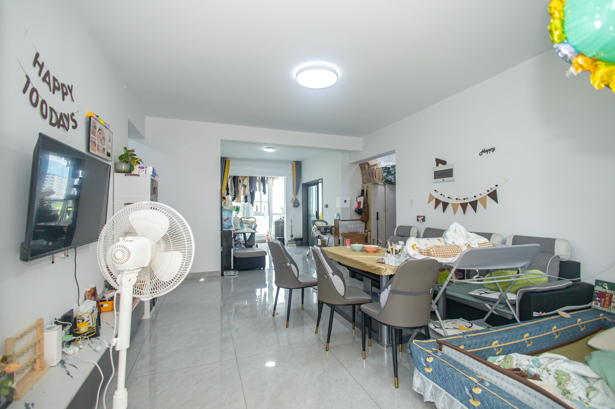 楚天世纪城西苑 3室2厅2卫 99.8万 楚天世纪城西苑 3室2厅2卫 99.8万客厅