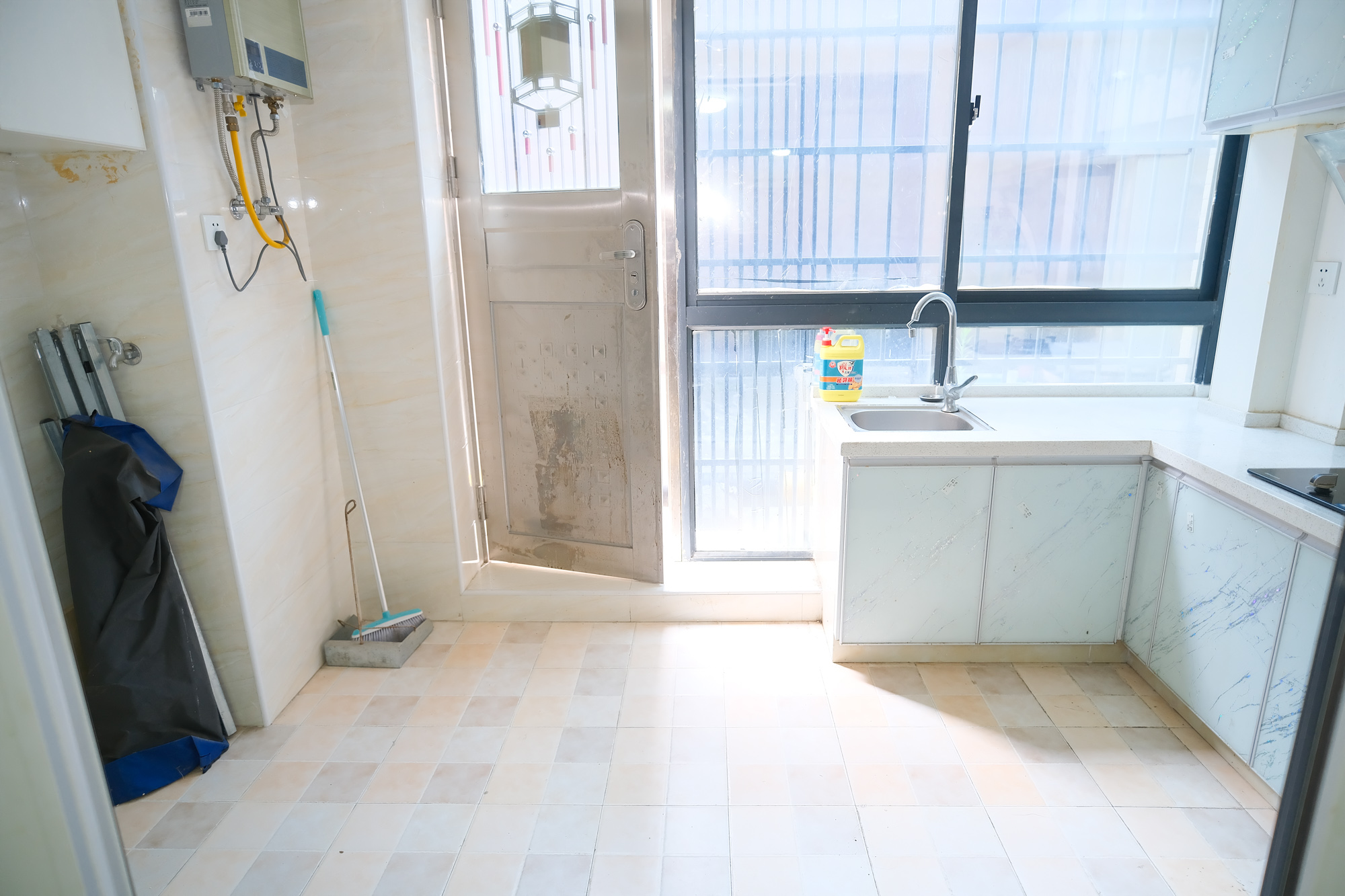 山水湾  1室1厅1卫    30.0万 山水湾  1室1厅1卫    30.0万厨房