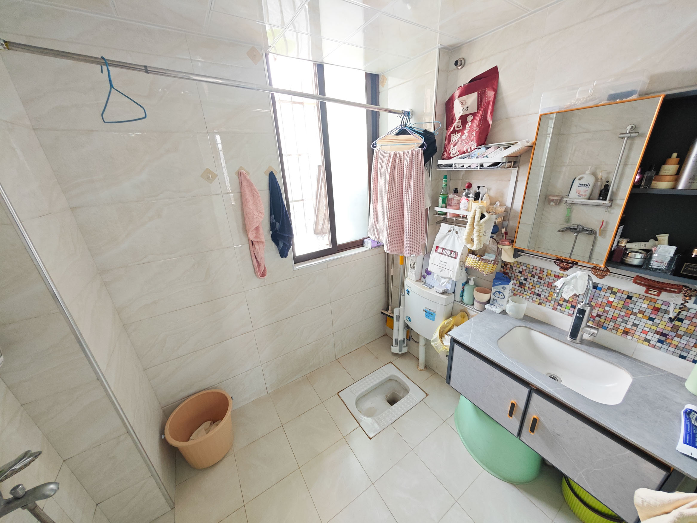 欧莱雅郡  3室2厅1卫   86.00万卫生间