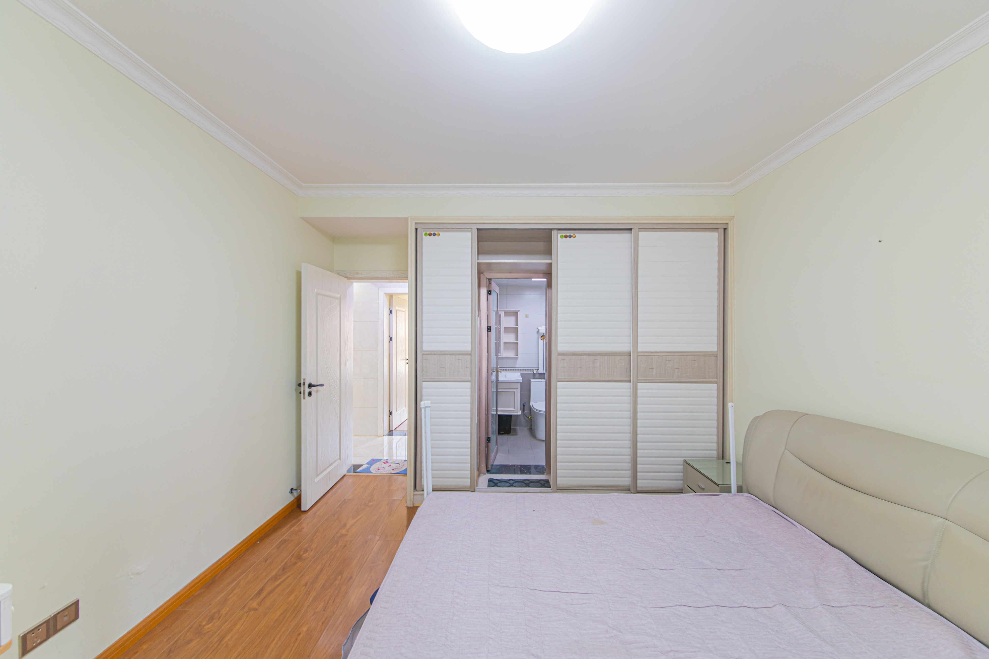 鑫远悦城(鑫远悦时代)  4室2厅2卫    148.0万 鑫远悦城(鑫远悦时代)  4室2厅2卫    148.0万卧室