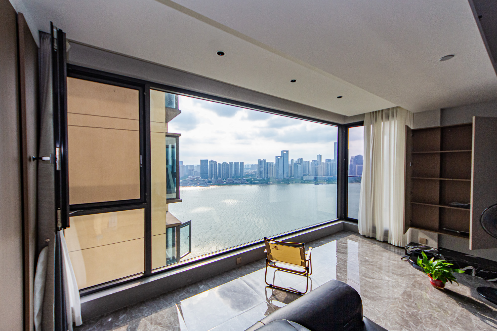 北辰瀚江府 4室2厅2卫 455.0万 北辰瀚江府 4室2厅2卫 455.0万阳台