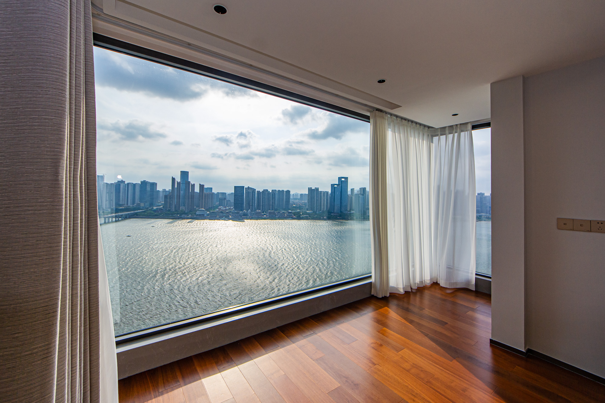 北辰瀚江府 4室2厅2卫 455.0万 北辰瀚江府 4室2厅2卫 455.0万阳台