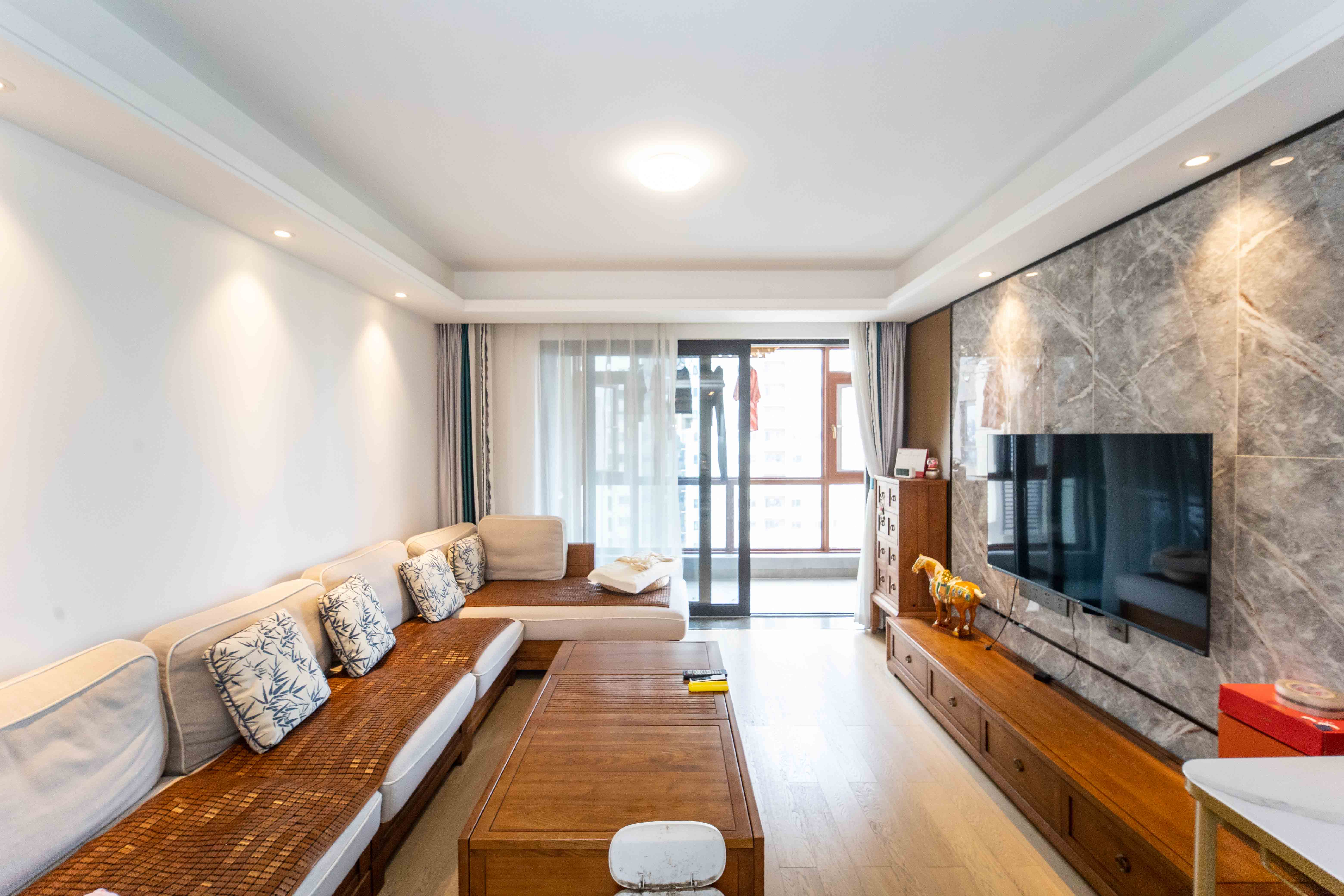 万科金域蓝湾 4室2厅2卫 210.0万 万科金域蓝湾 4室2厅2卫 210.0万客厅