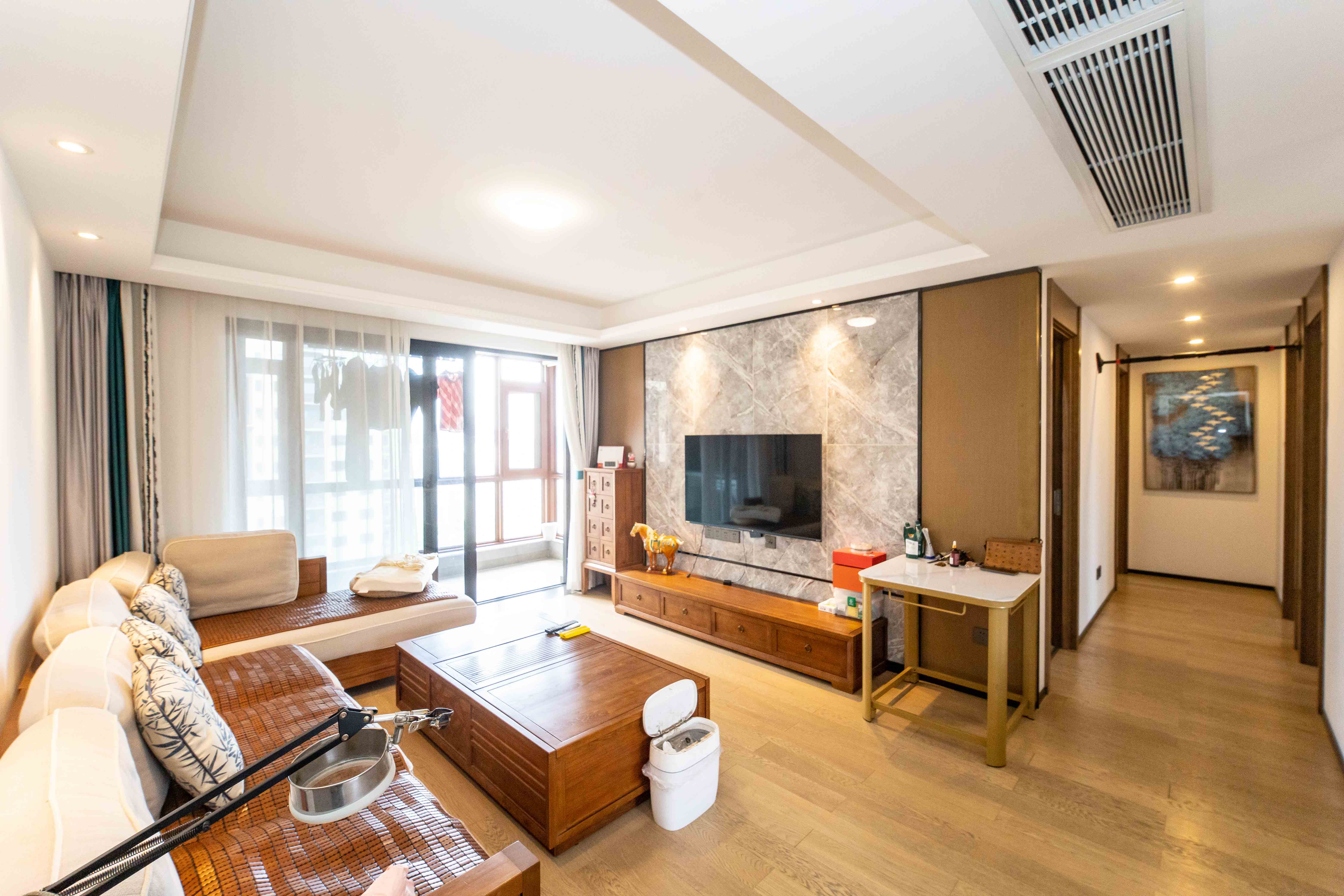 万科金域蓝湾 4室2厅2卫 210.0万 万科金域蓝湾 4室2厅2卫 210.0万客厅