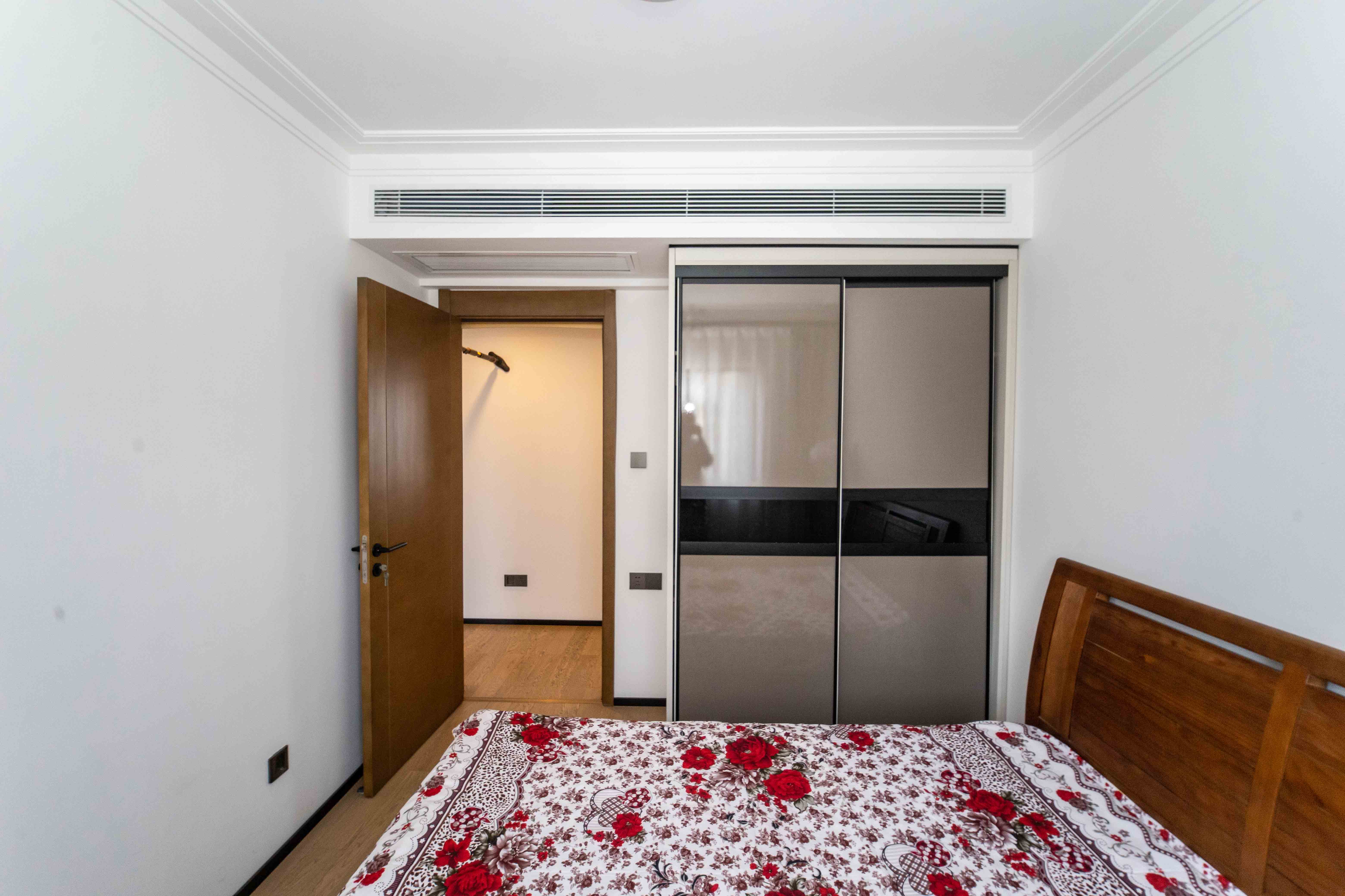 万科金域蓝湾 4室2厅2卫 210.0万 万科金域蓝湾 4室2厅2卫 210.0万卧室