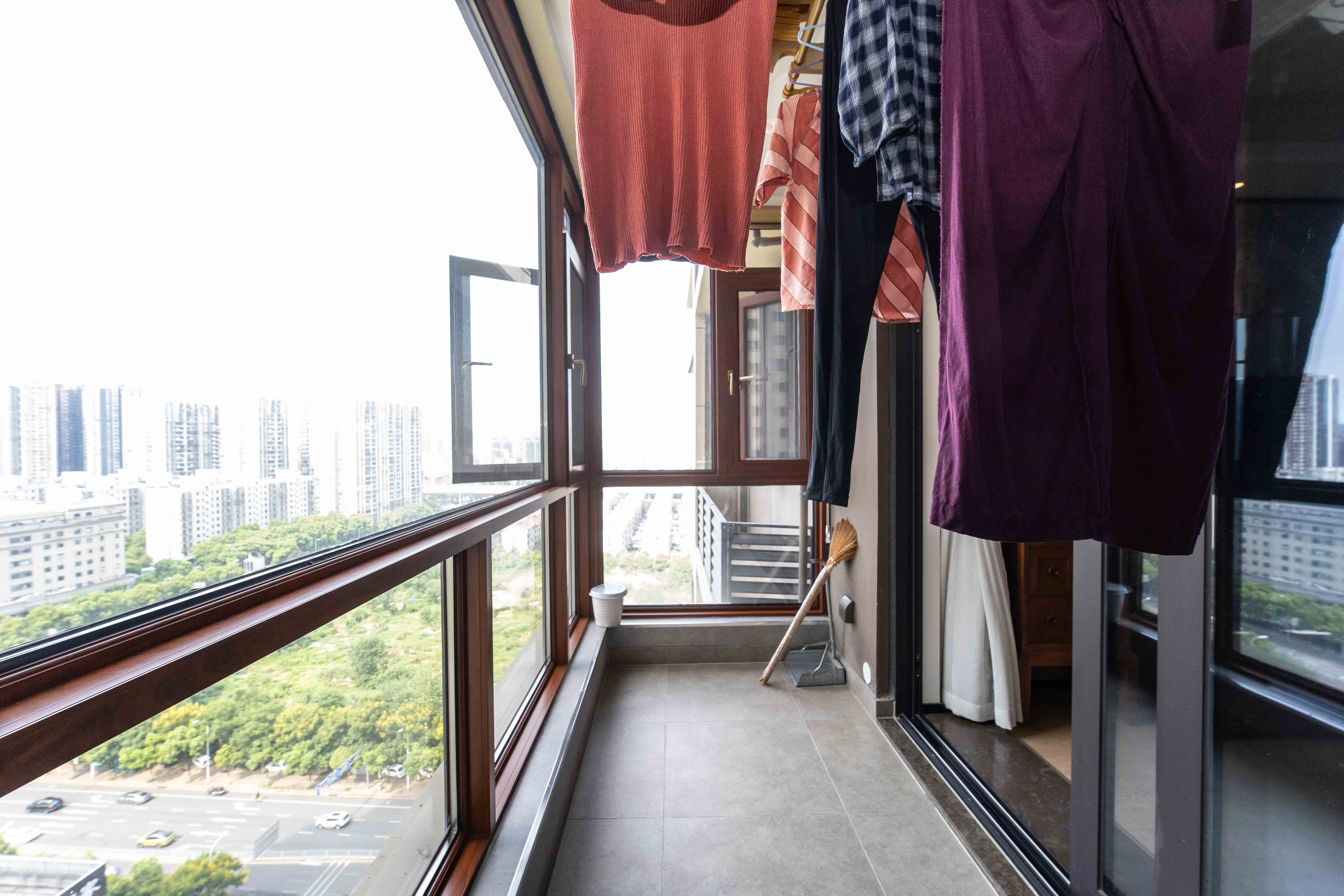 万科金域蓝湾 4室2厅2卫 210.0万 万科金域蓝湾 4室2厅2卫 210.0万阳台