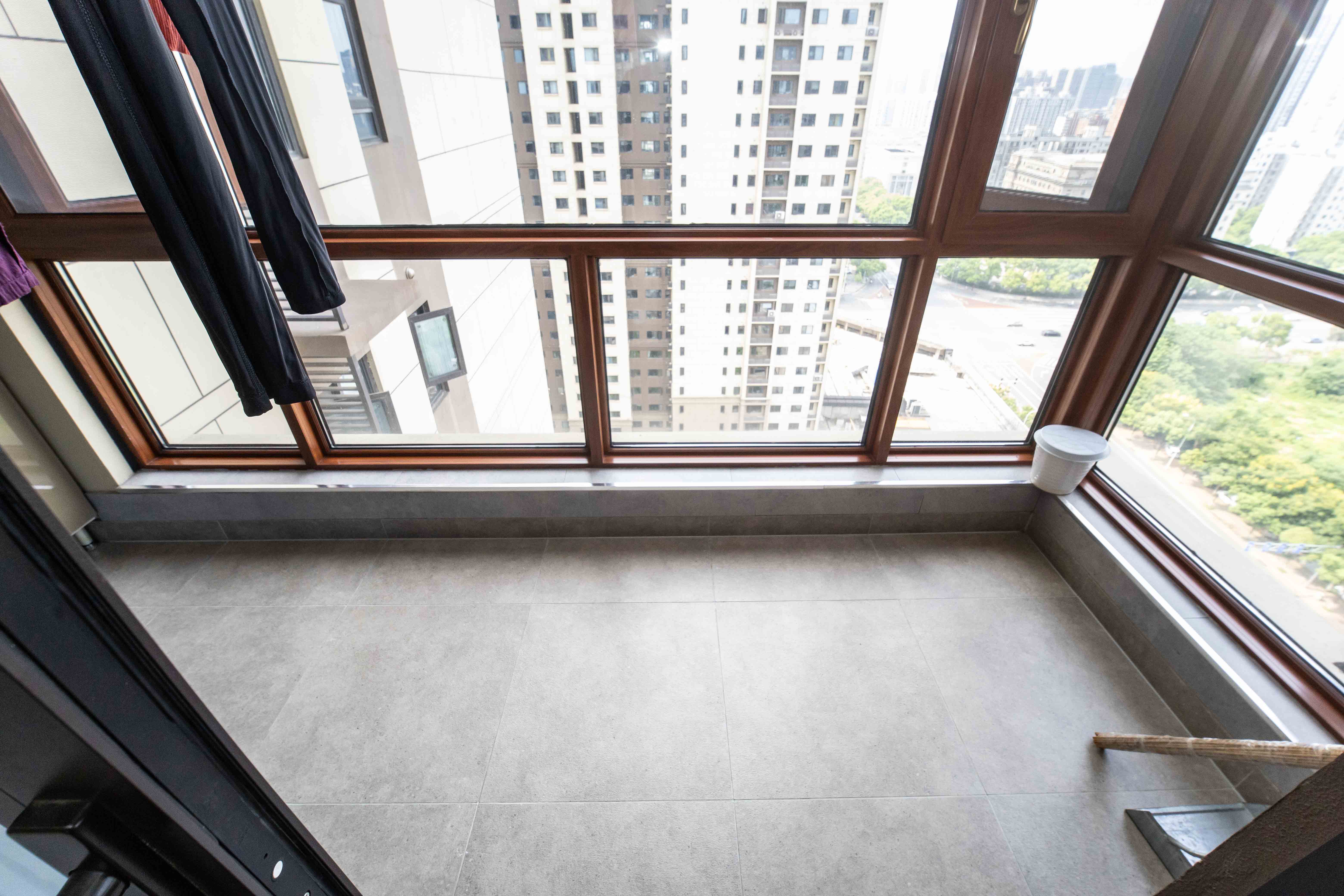 万科金域蓝湾 4室2厅2卫 210.0万 万科金域蓝湾 4室2厅2卫 210.0万阳台