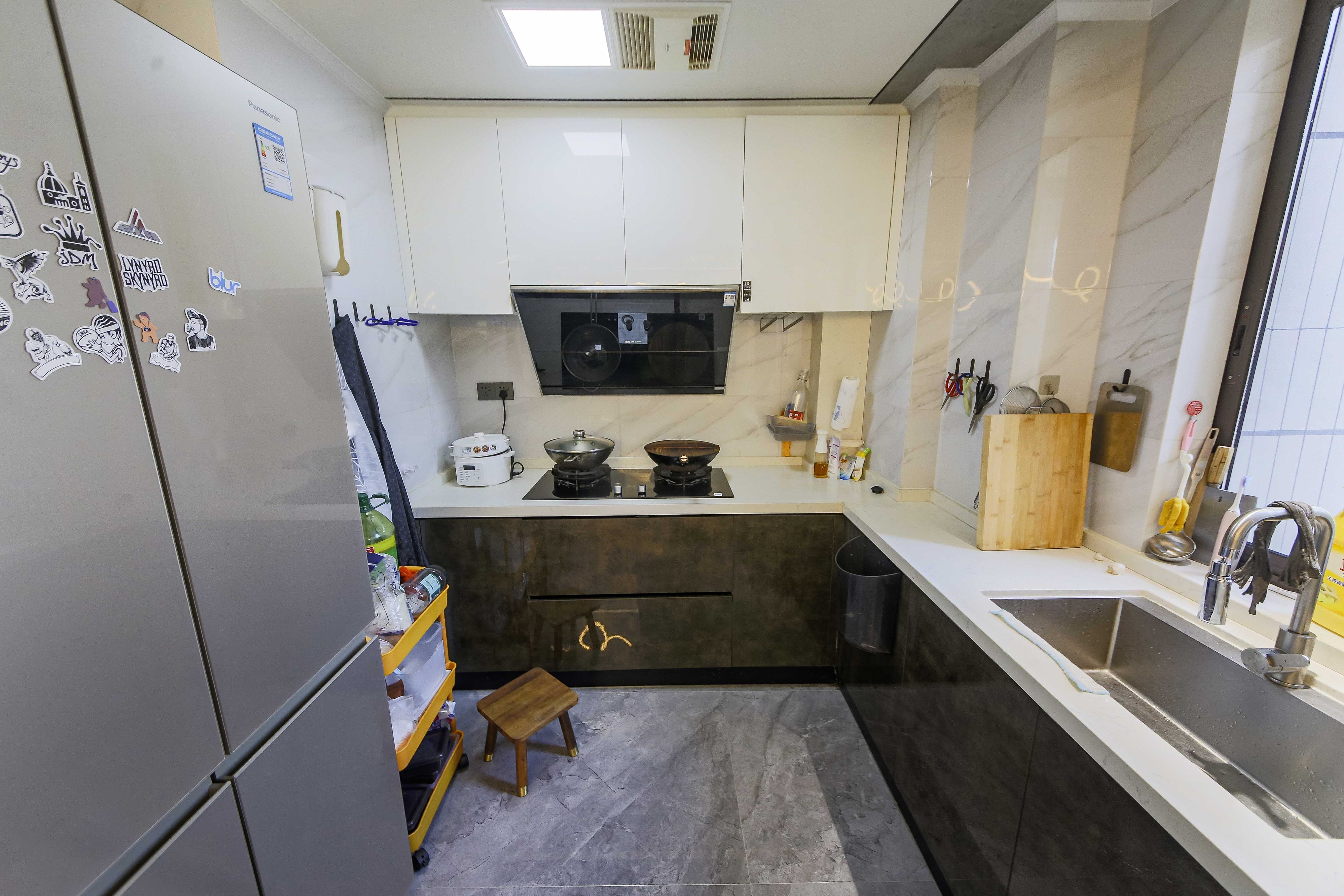 龙湖春江悦茗  4室2厅2卫    238.0万 龙湖春江悦茗  4室2厅2卫    238.0万厨房