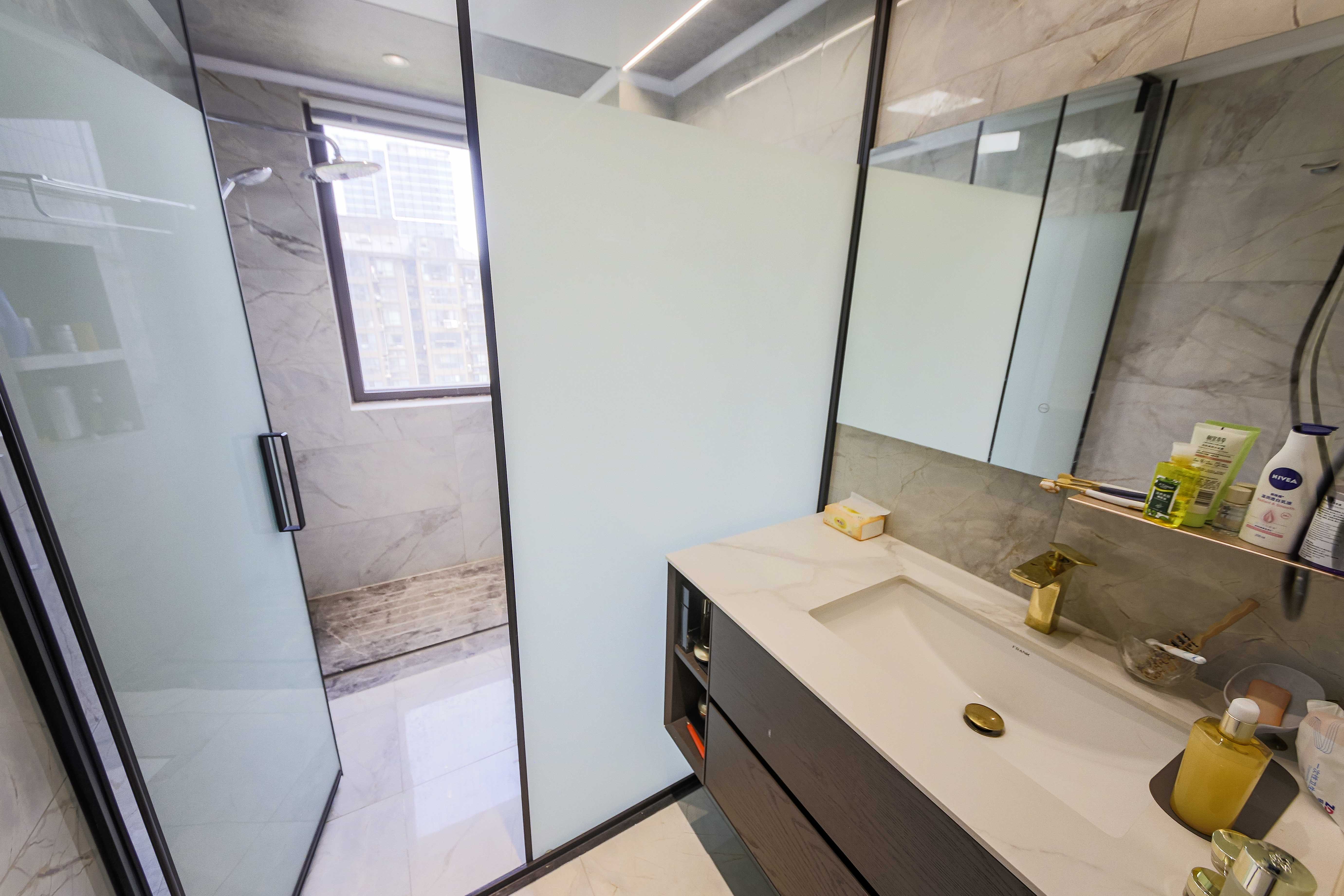 龙湖春江悦茗  4室2厅2卫    238.0万卫生间