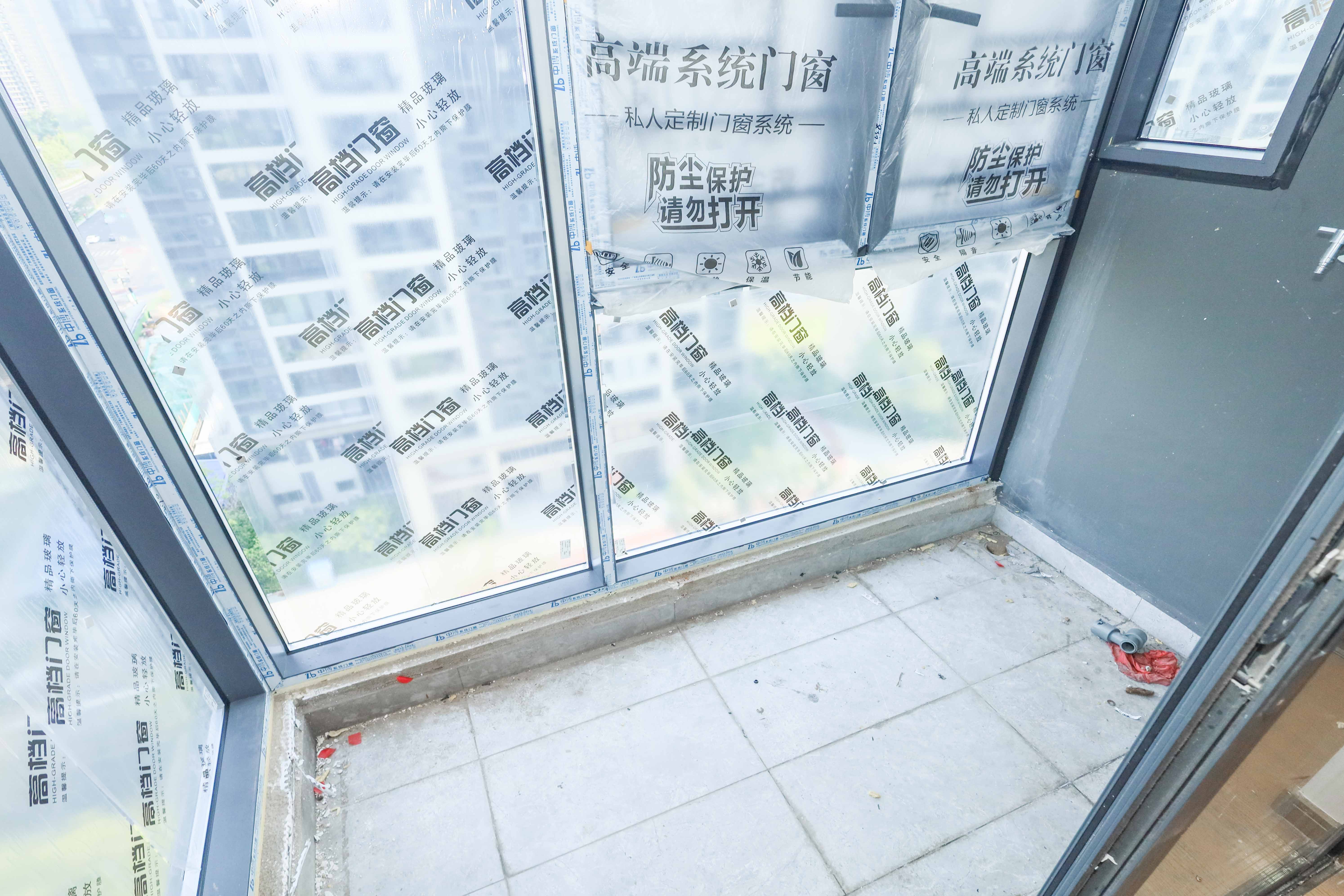 爱家当代境  4室2厅2卫   170.00万阳台