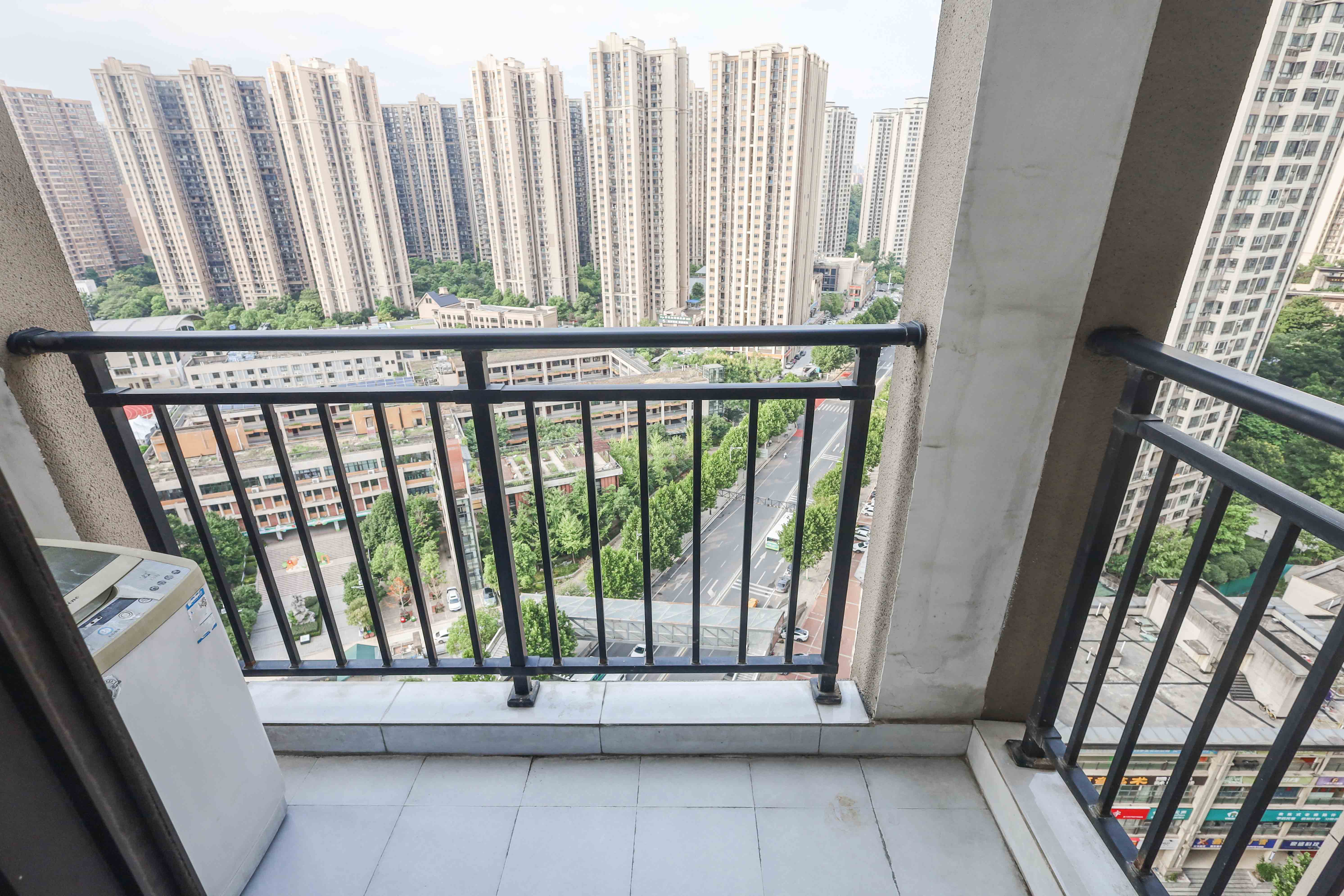 中国铁建梅溪青秀二期  4室2厅2卫   163.00万阳台