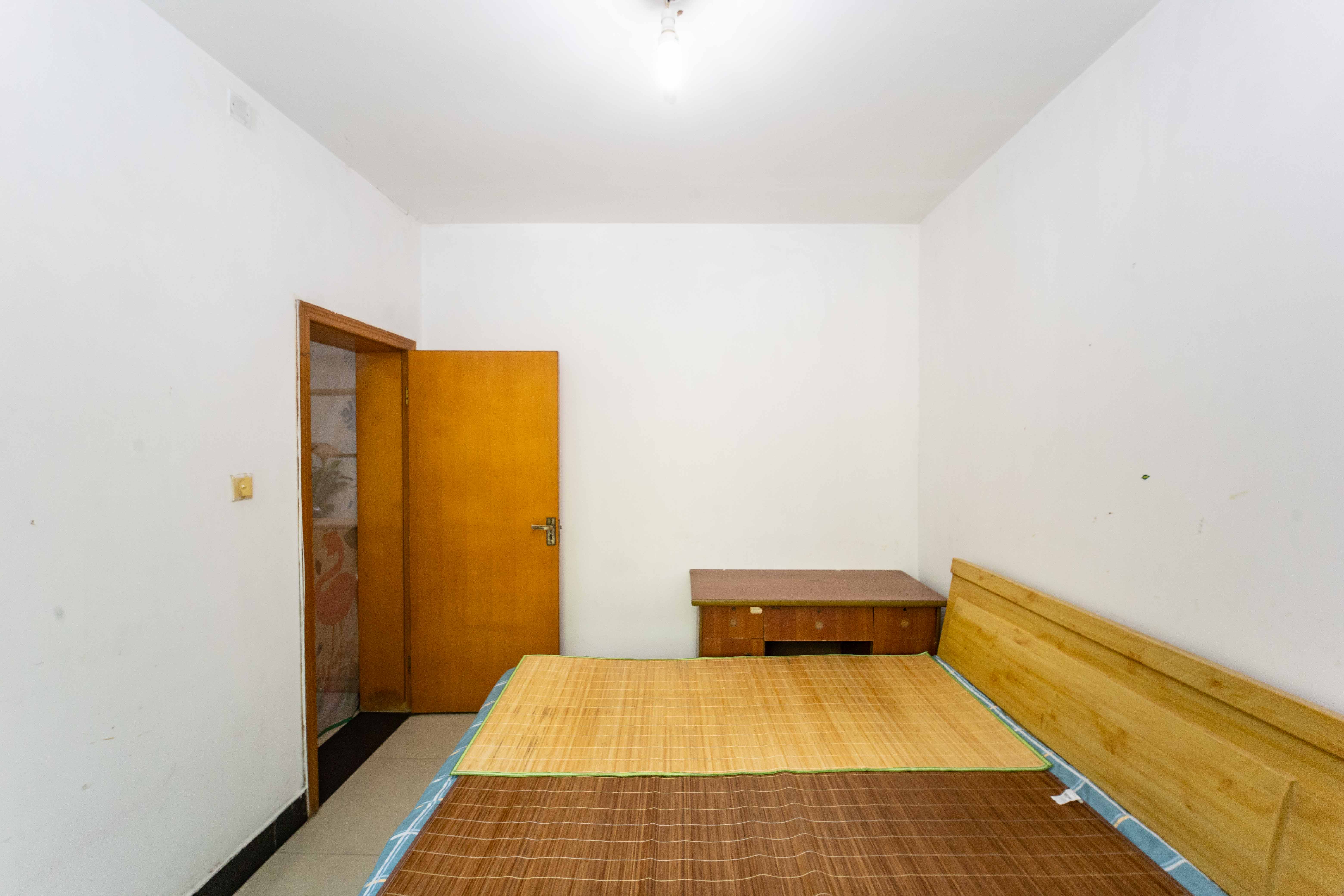 马王堆陶瓷建材新城  3室2厅2卫   90.00万卧室