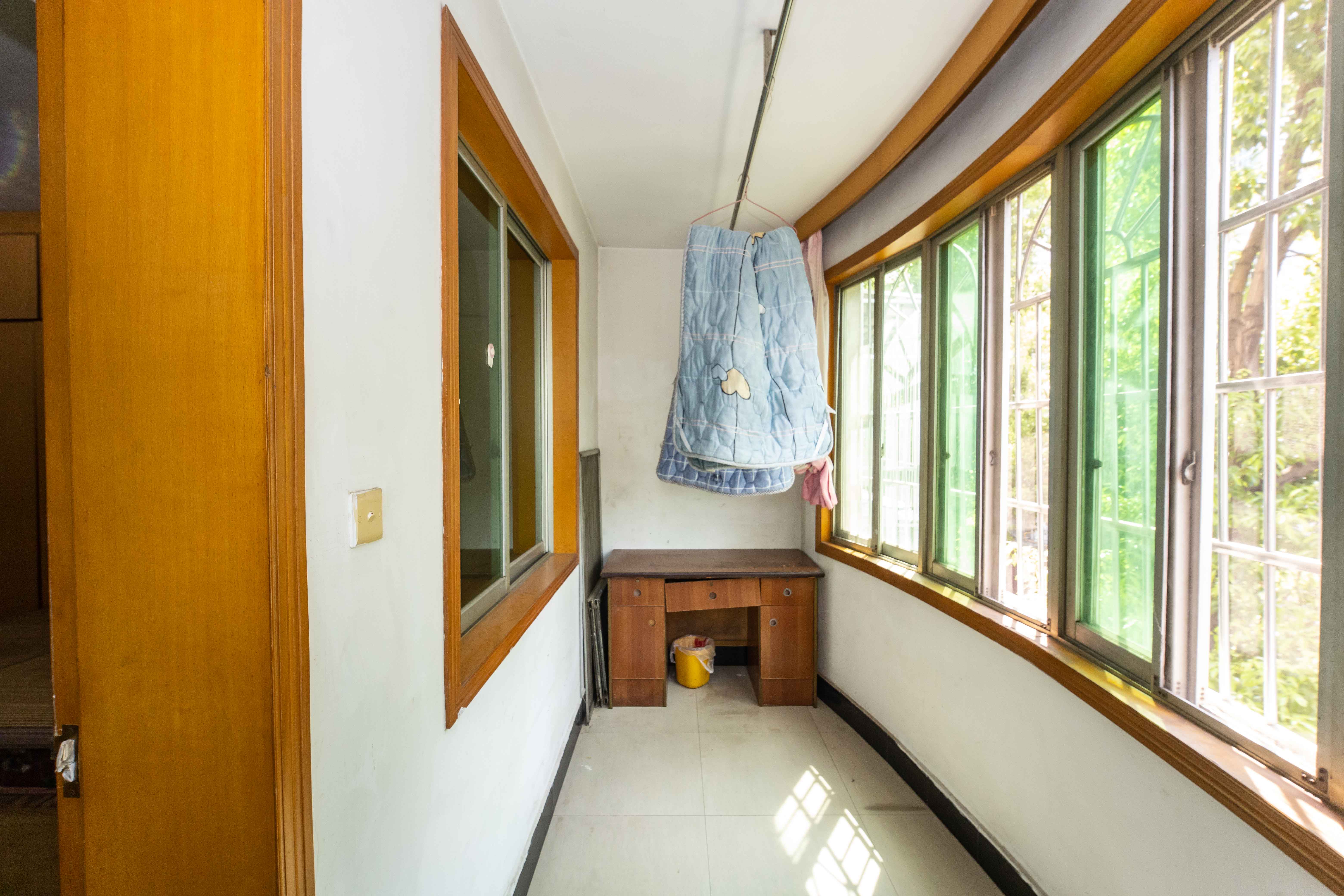 马王堆陶瓷建材新城  3室2厅2卫   90.00万阳台