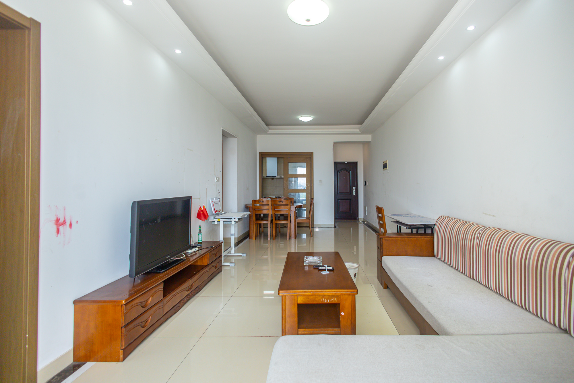 旺德府恺悦国际 3室2厅2卫 69.8万 旺德府恺悦国际 3室2厅2卫 69.8万客厅