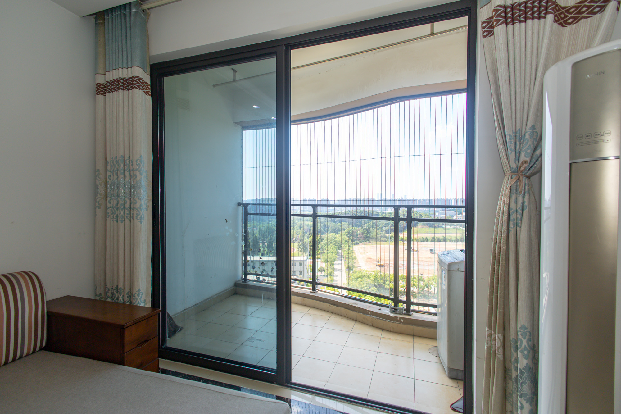 旺德府恺悦国际 3室2厅2卫 69.8万 旺德府恺悦国际 3室2厅2卫 69.8万阳台