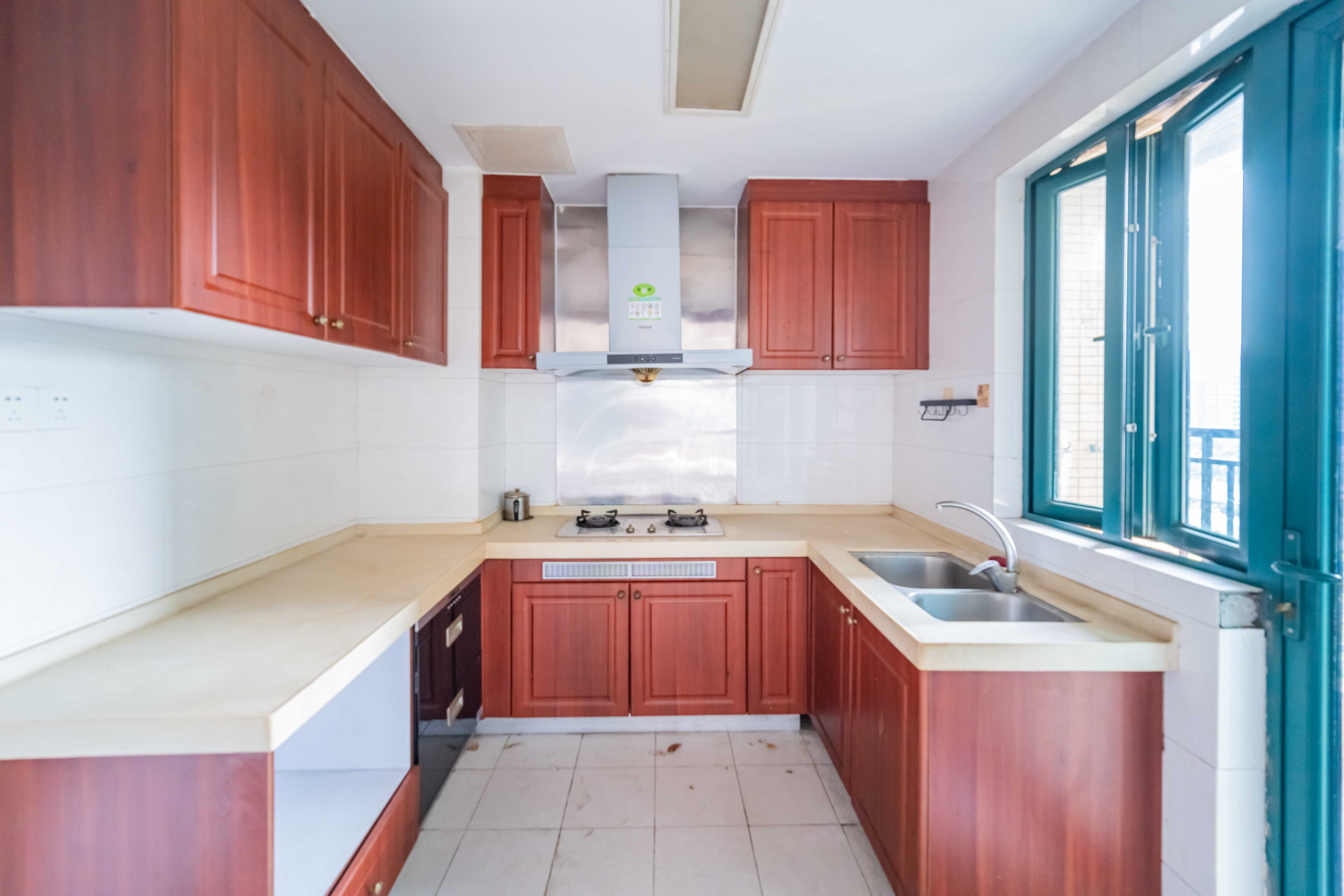 恒大绿洲  3室2厅1卫    110.0万厨房