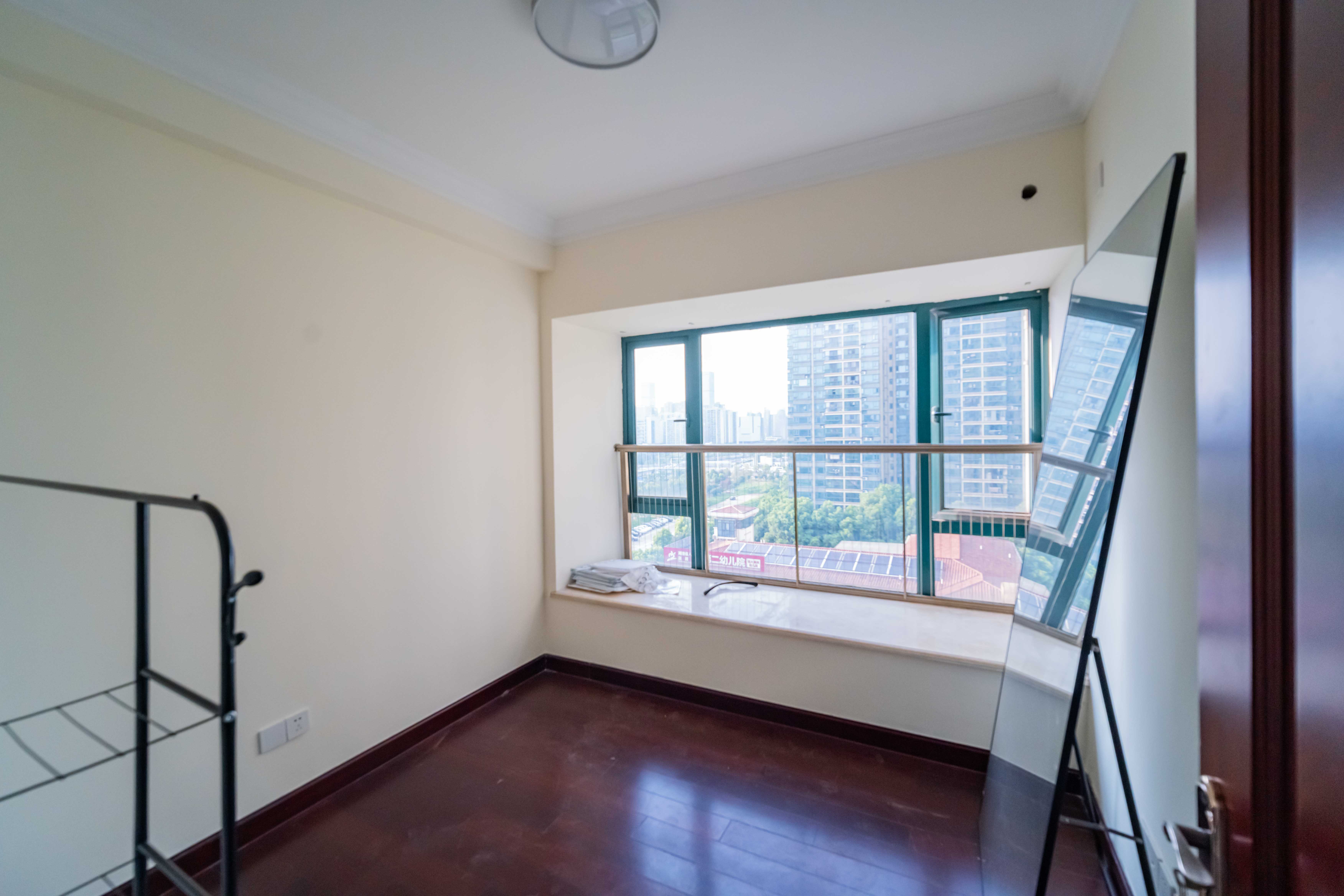 恒大绿洲  3室2厅1卫    110.0万卧室