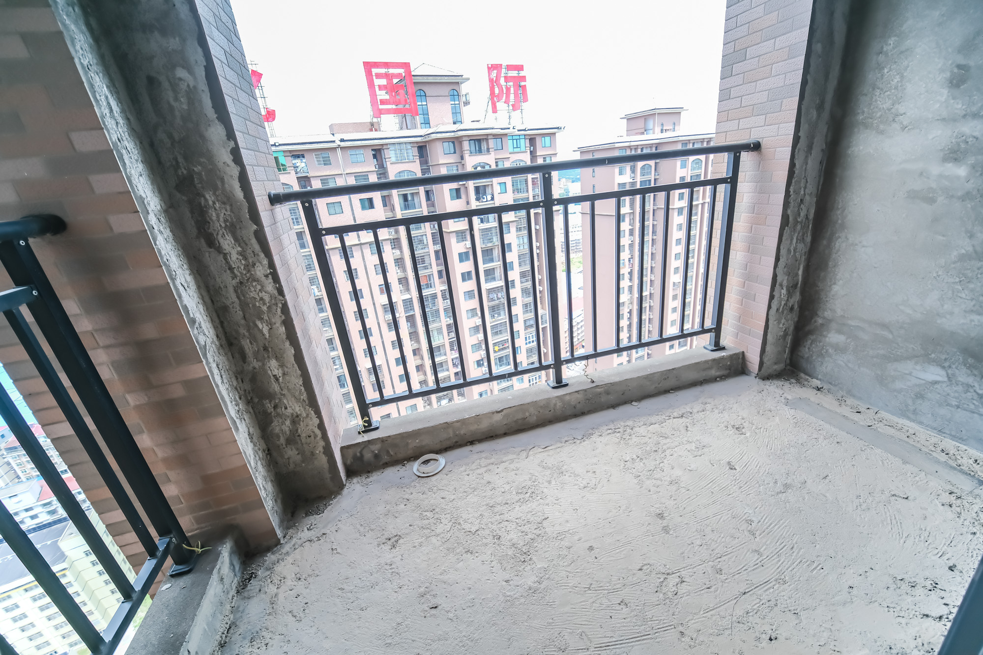 中安善化国际  3室2厅2卫    55.5万 中安善化国际  3室2厅2卫    55.5万阳台