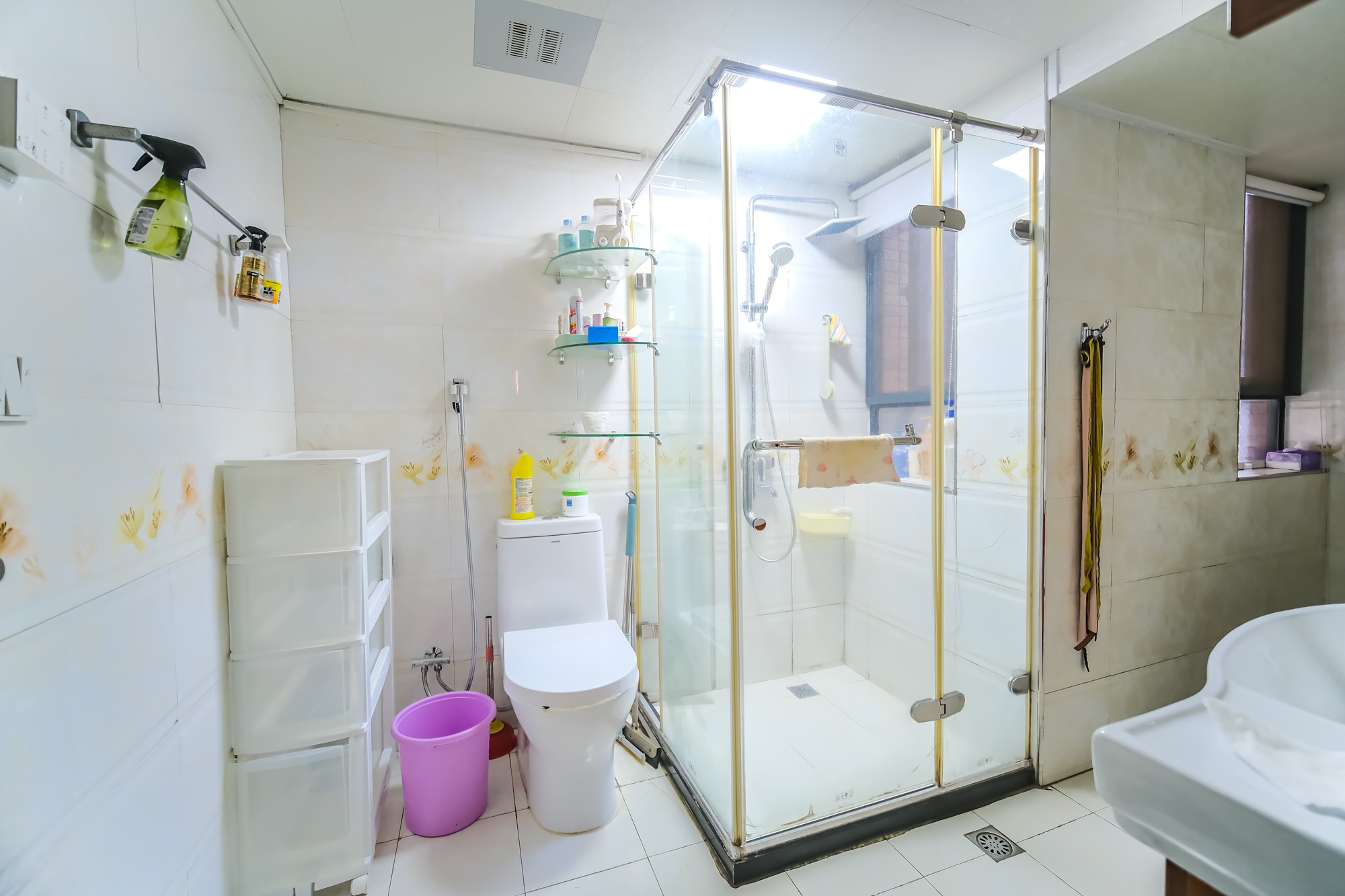 三一街区  3室2厅2卫   90.00万卫生间