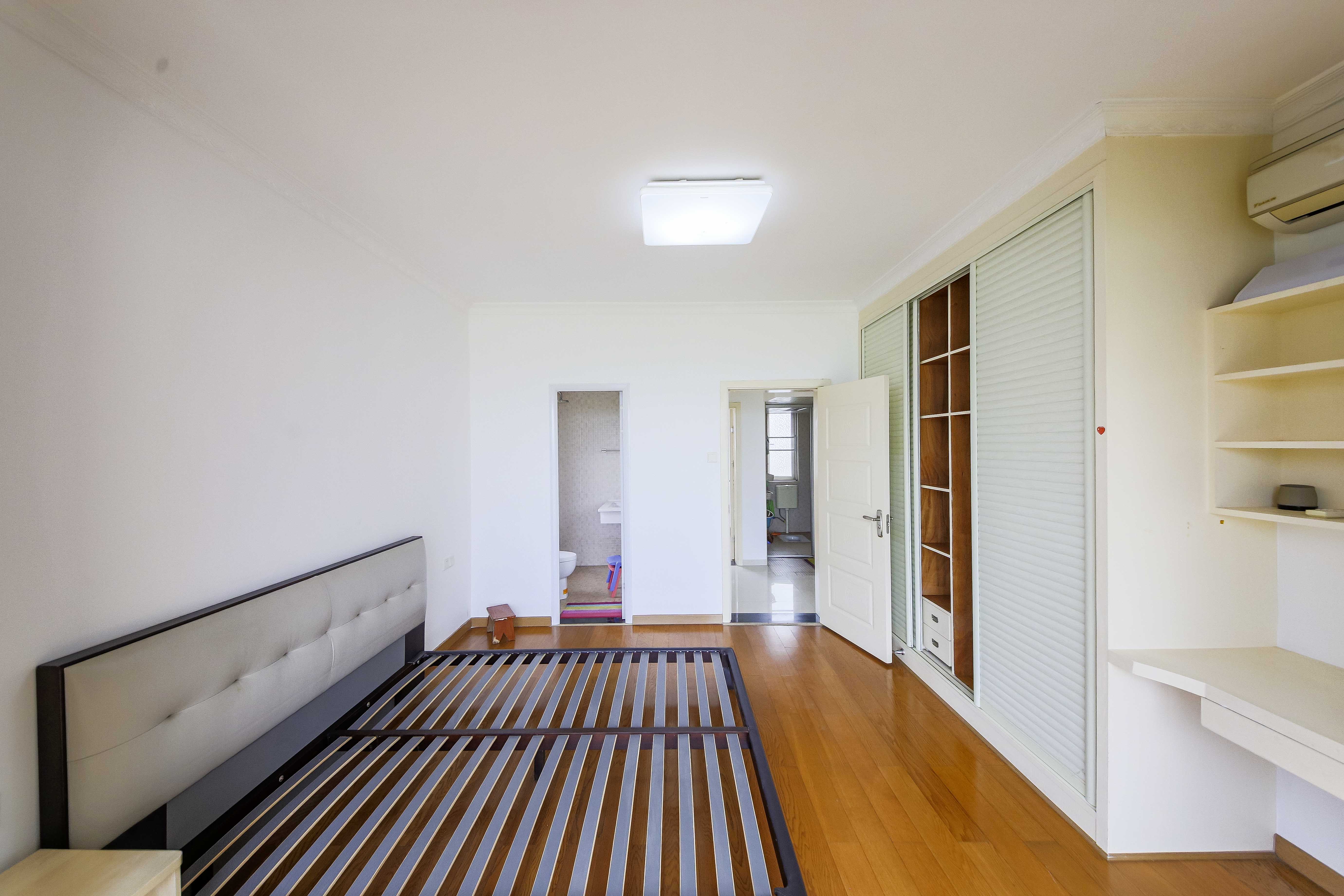 长城雅苑  3室2厅2卫    115.0万 长城雅苑  3室2厅2卫    115.0万卧室