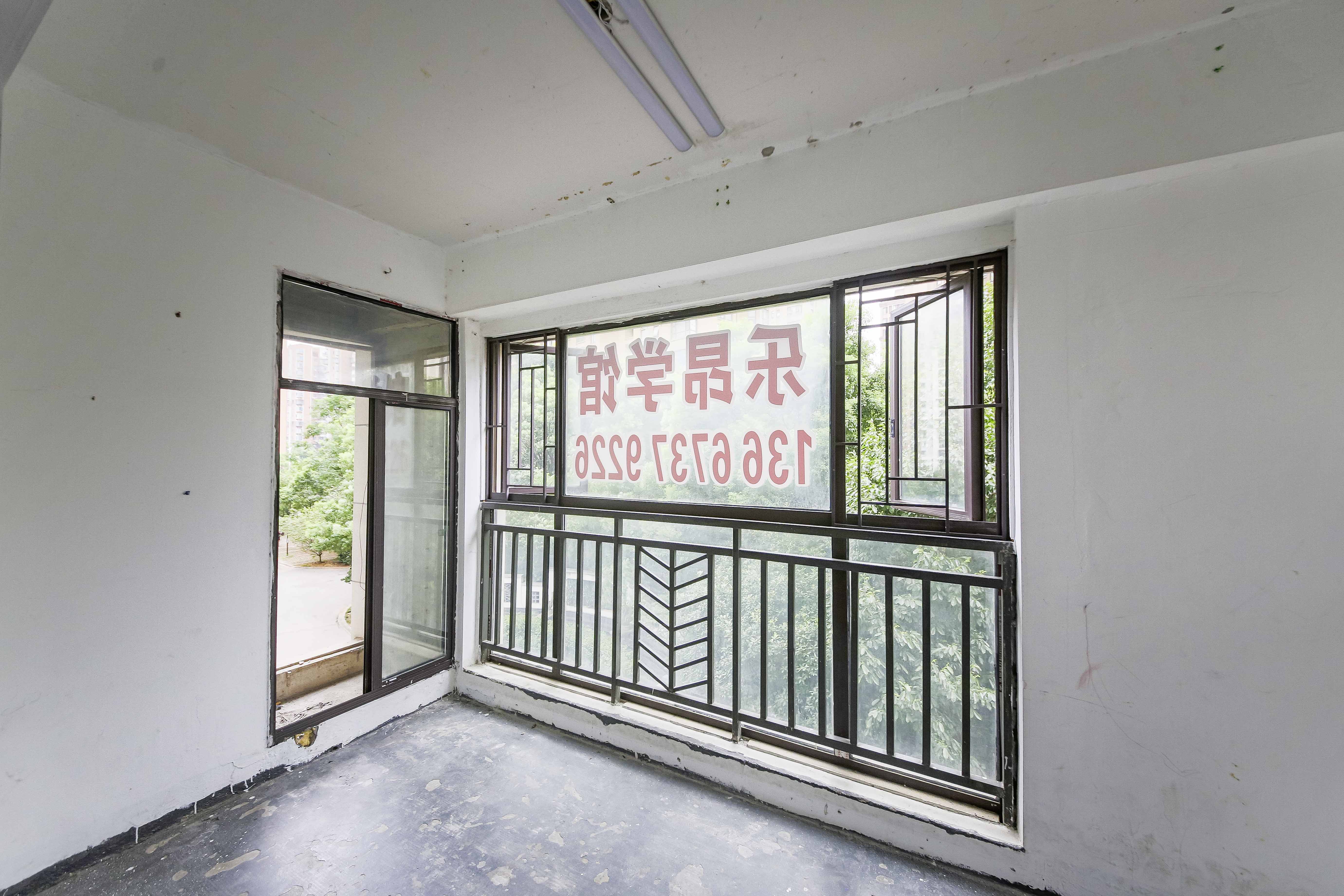 奥林匹克花园贡院一期  3室2厅1卫   140.00万阳台