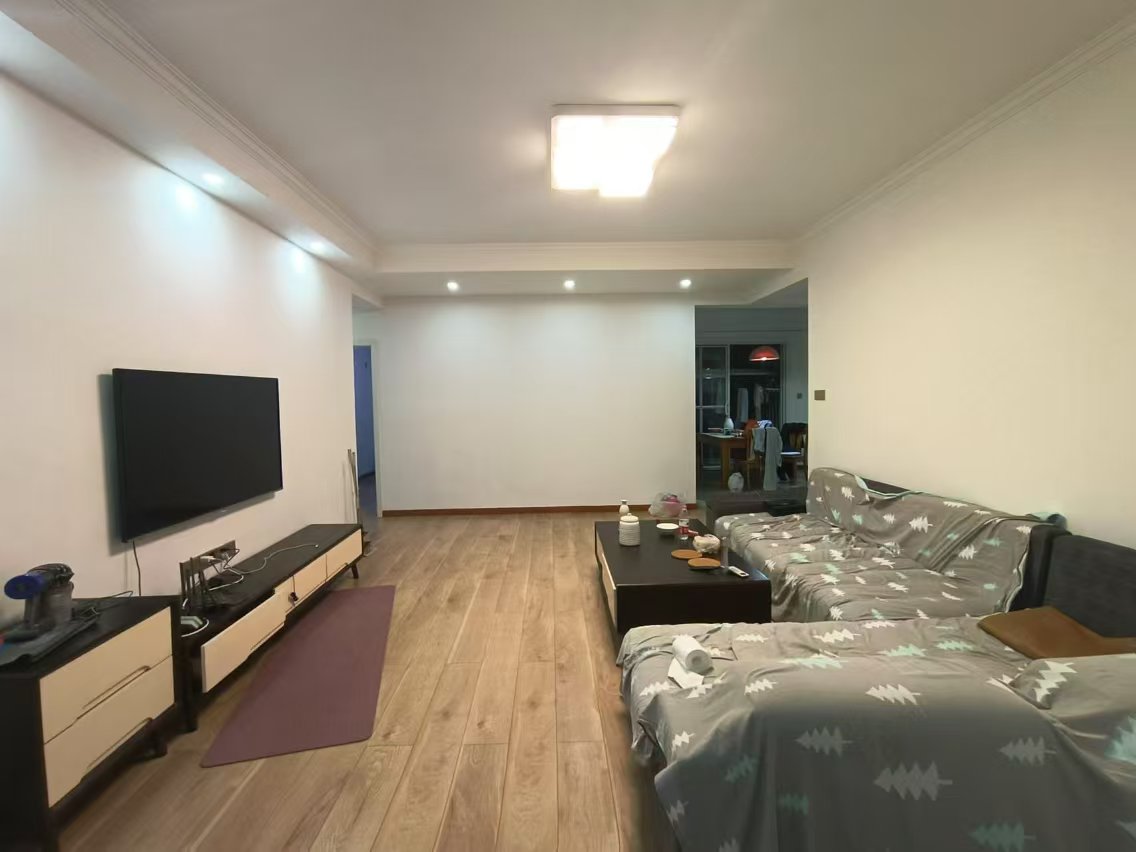 庐山春天早安华晨  4室2厅2卫    87.0万 庐山春天早安华晨  4室2厅2卫    87.0万室内图