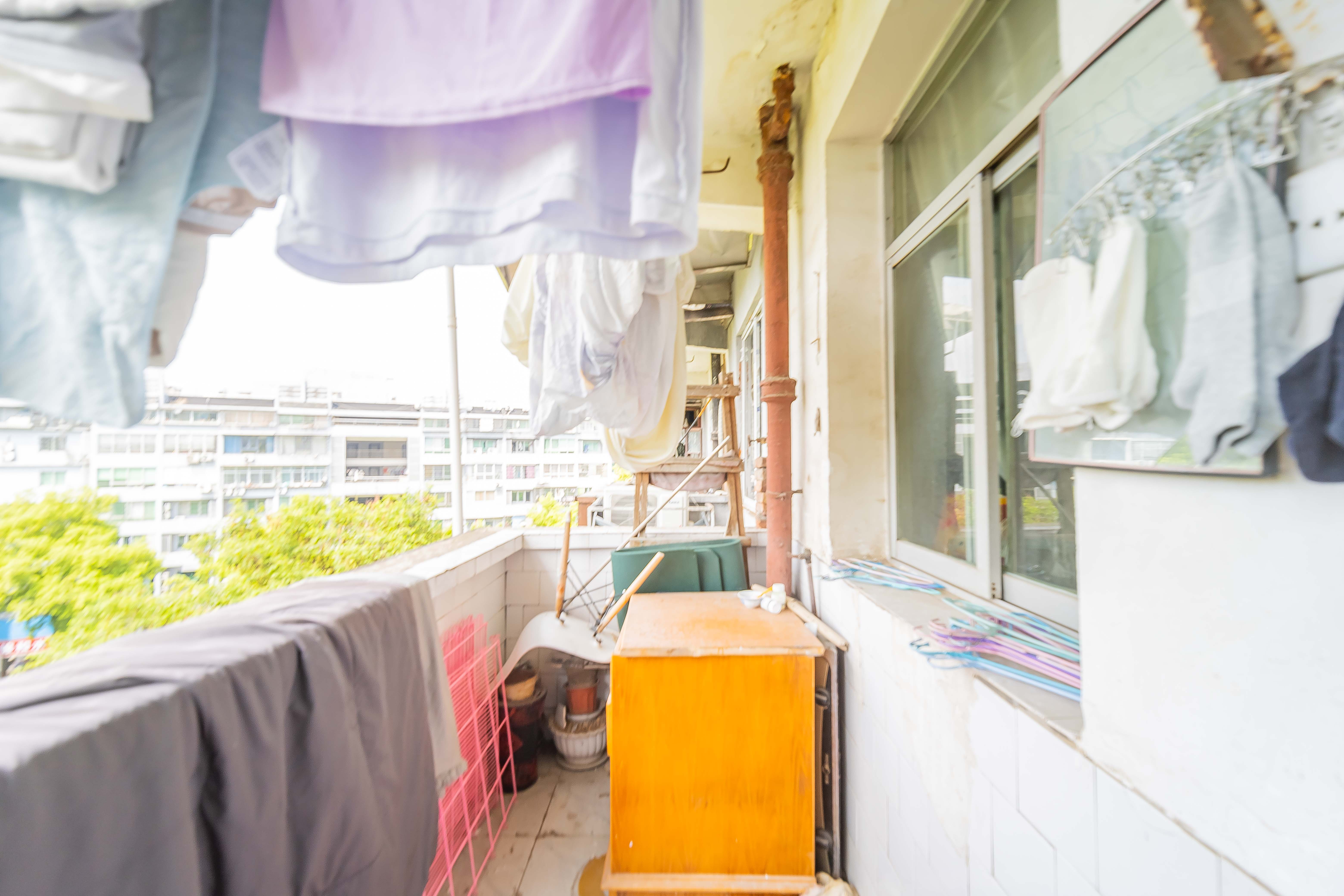 高正街税务局宿舍  2室1厅1卫    40.0万阳台