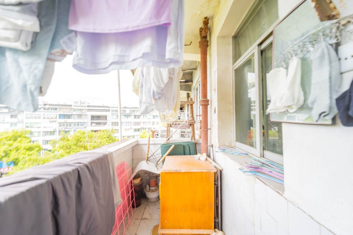 高正街税务局宿舍 2室1厅1卫 40.0万 高正街税务局宿舍 2室1厅1卫 40.0万阳台