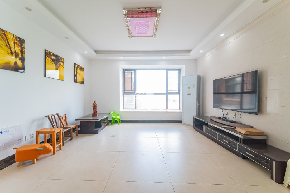 水岸世景  3室2厅2卫    83.5万