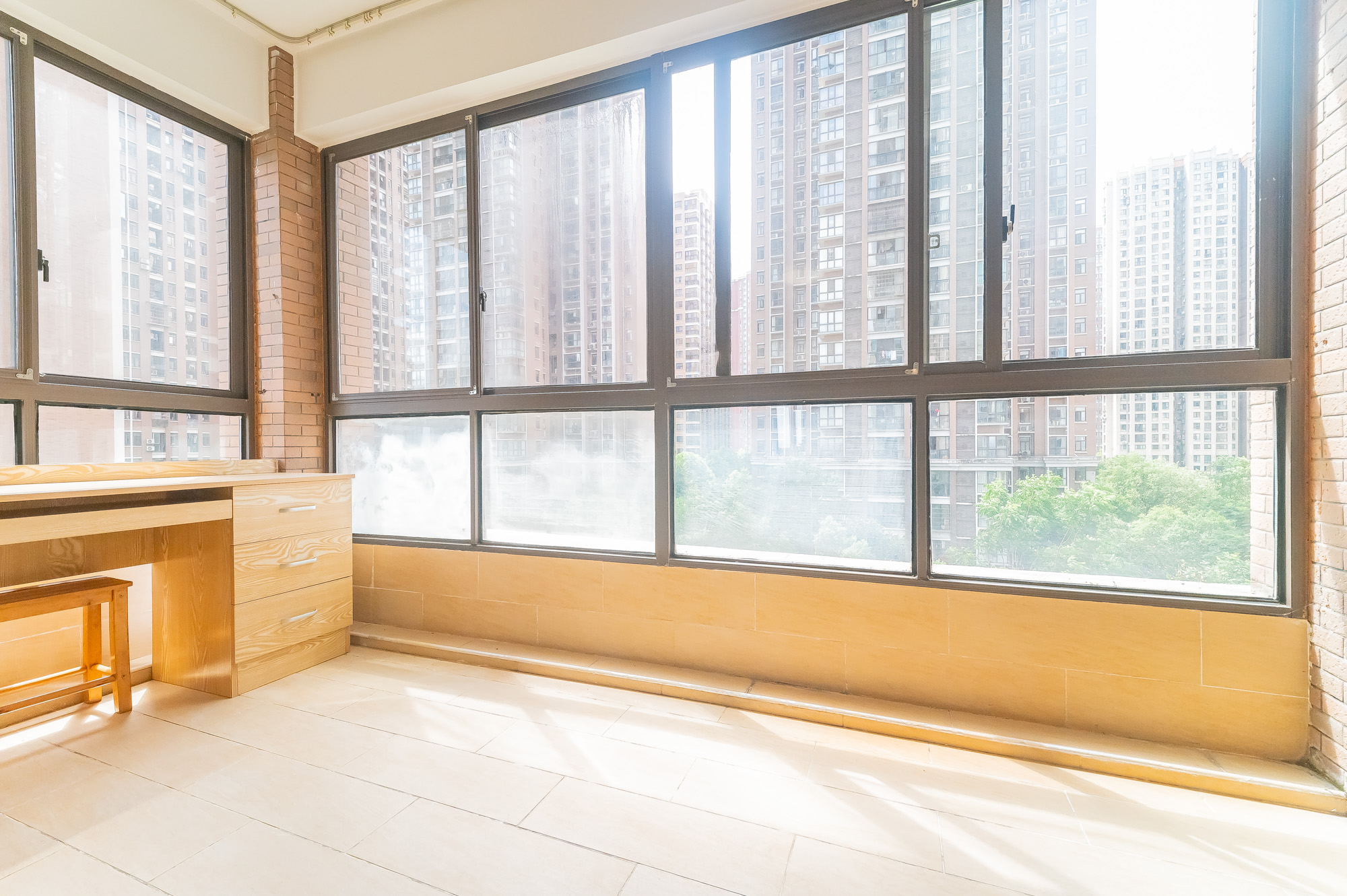 水岸世景  3室2厅2卫   83.50万阳台