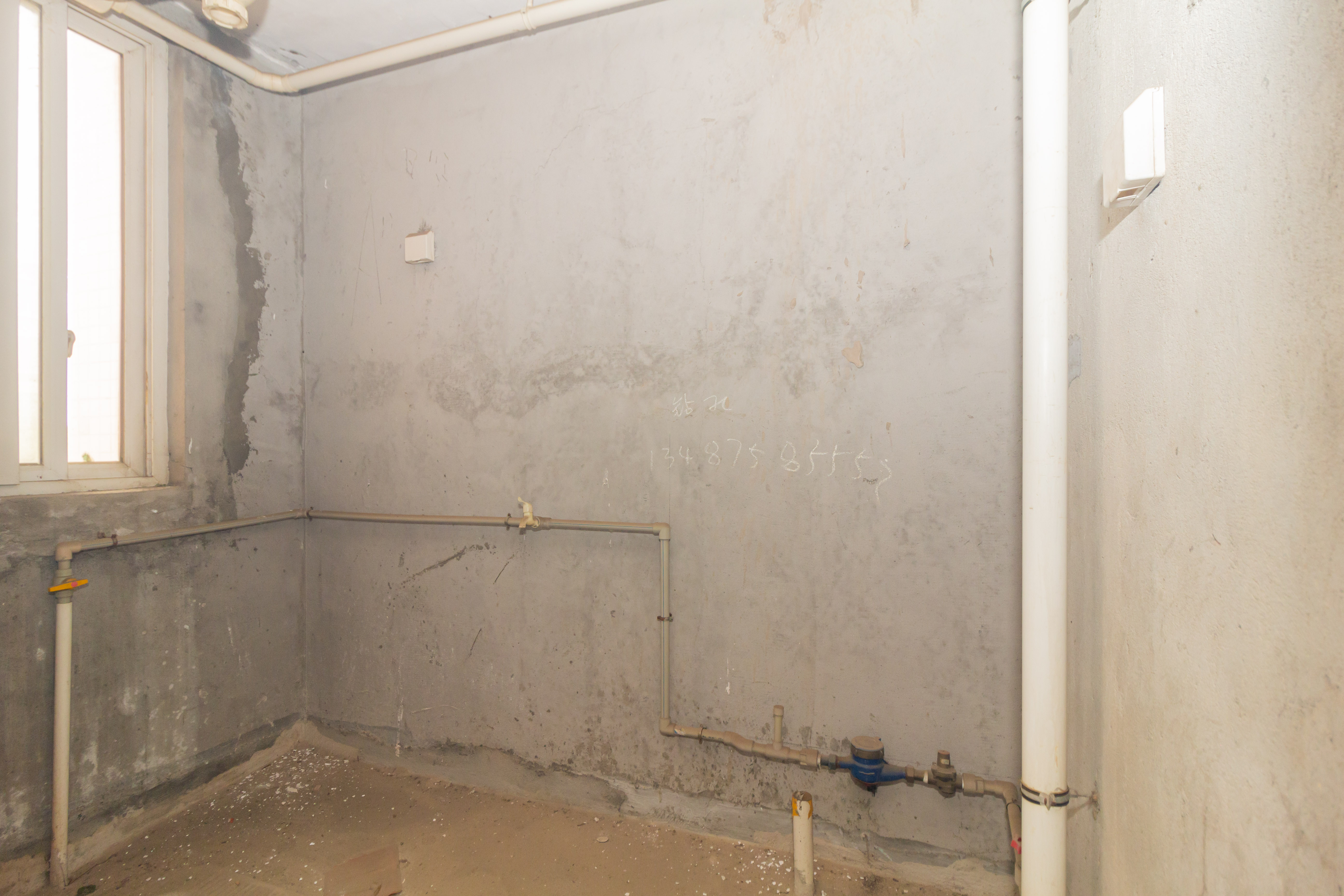 东门尚苑 5室2厅1卫 69.0万 东门尚苑 5室2厅1卫 69.0万卫生间