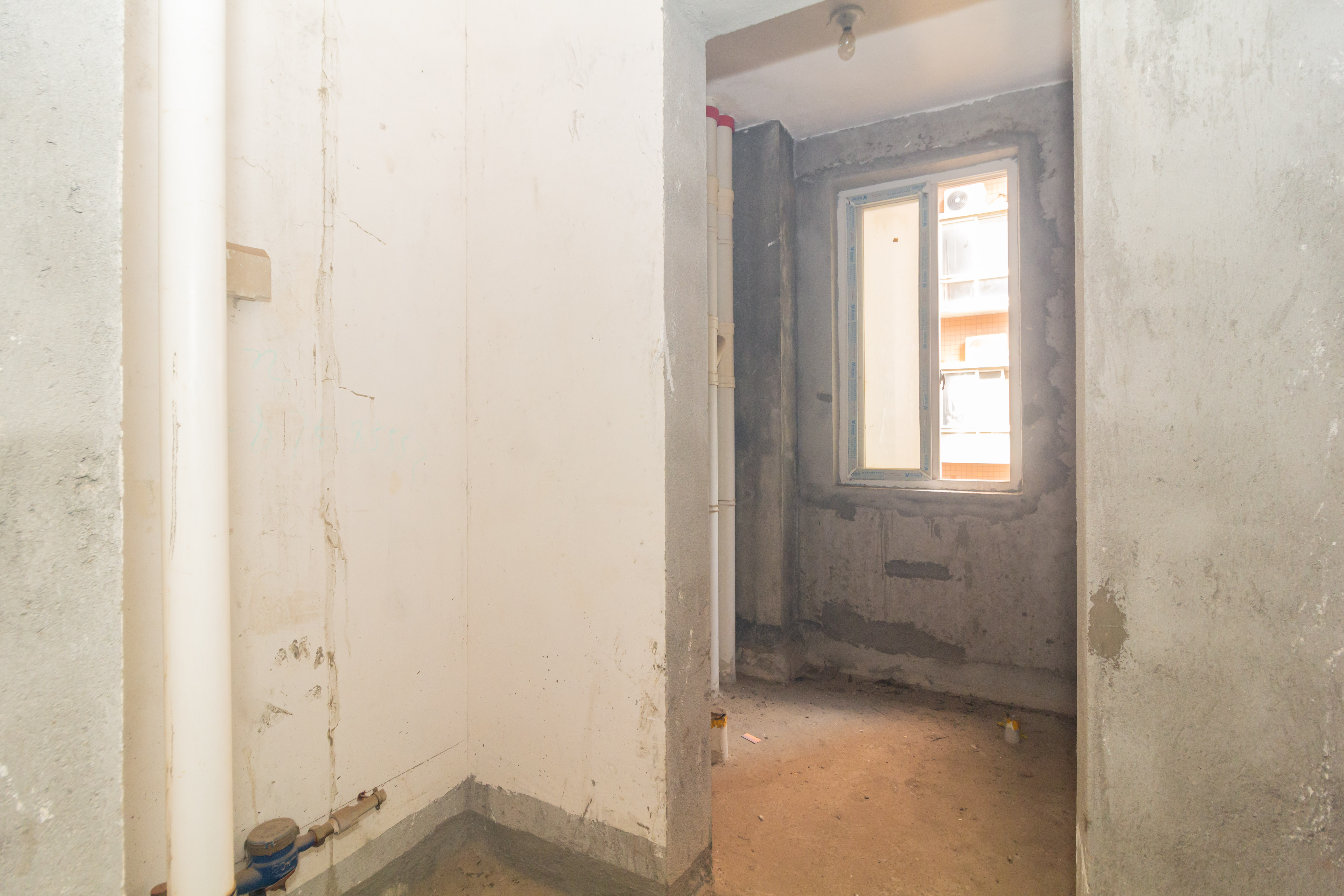 东门尚苑 5室2厅1卫 69.0万 东门尚苑 5室2厅1卫 69.0万卫生间