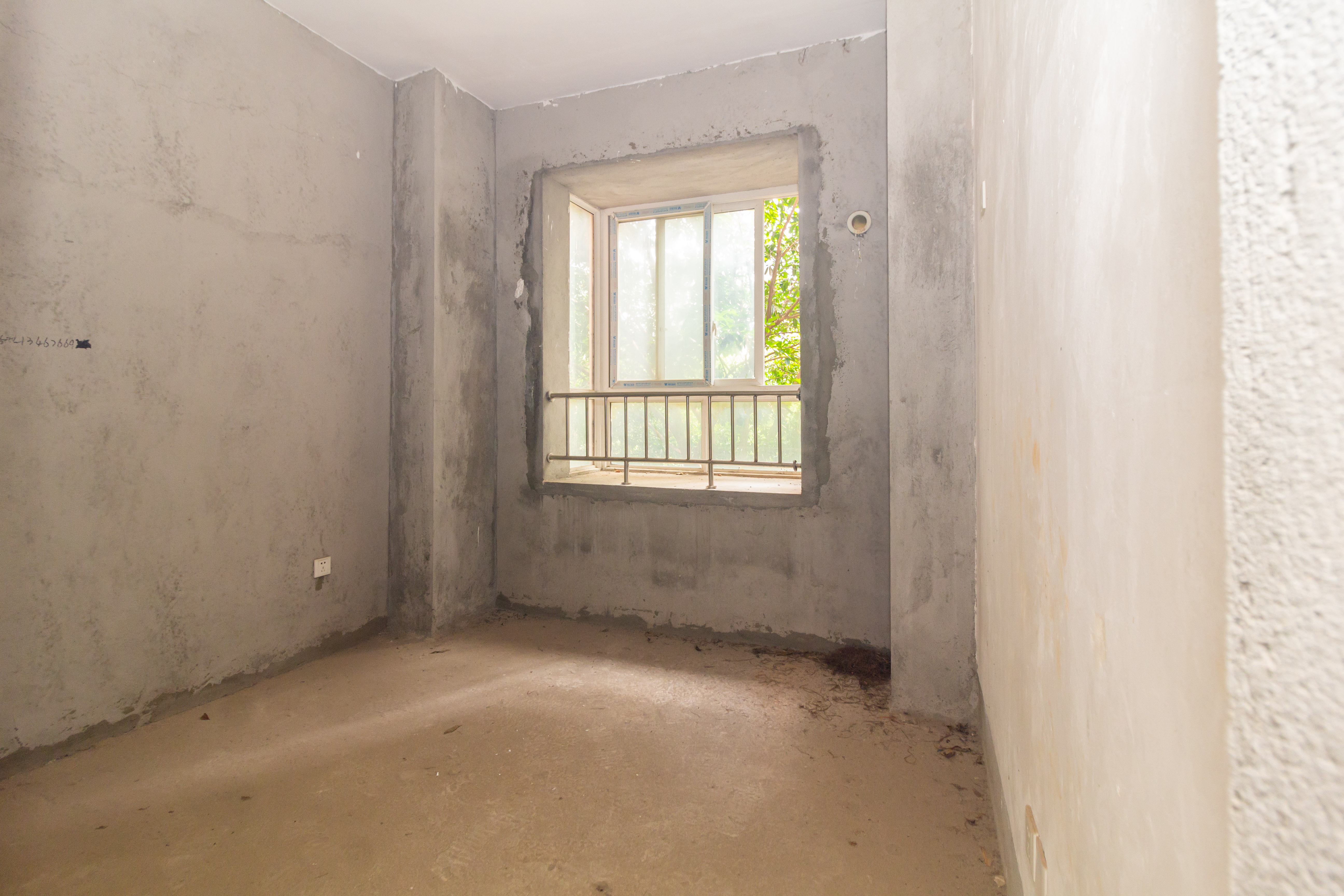 东门尚苑 5室2厅1卫 69.0万 东门尚苑 5室2厅1卫 69.0万卧室