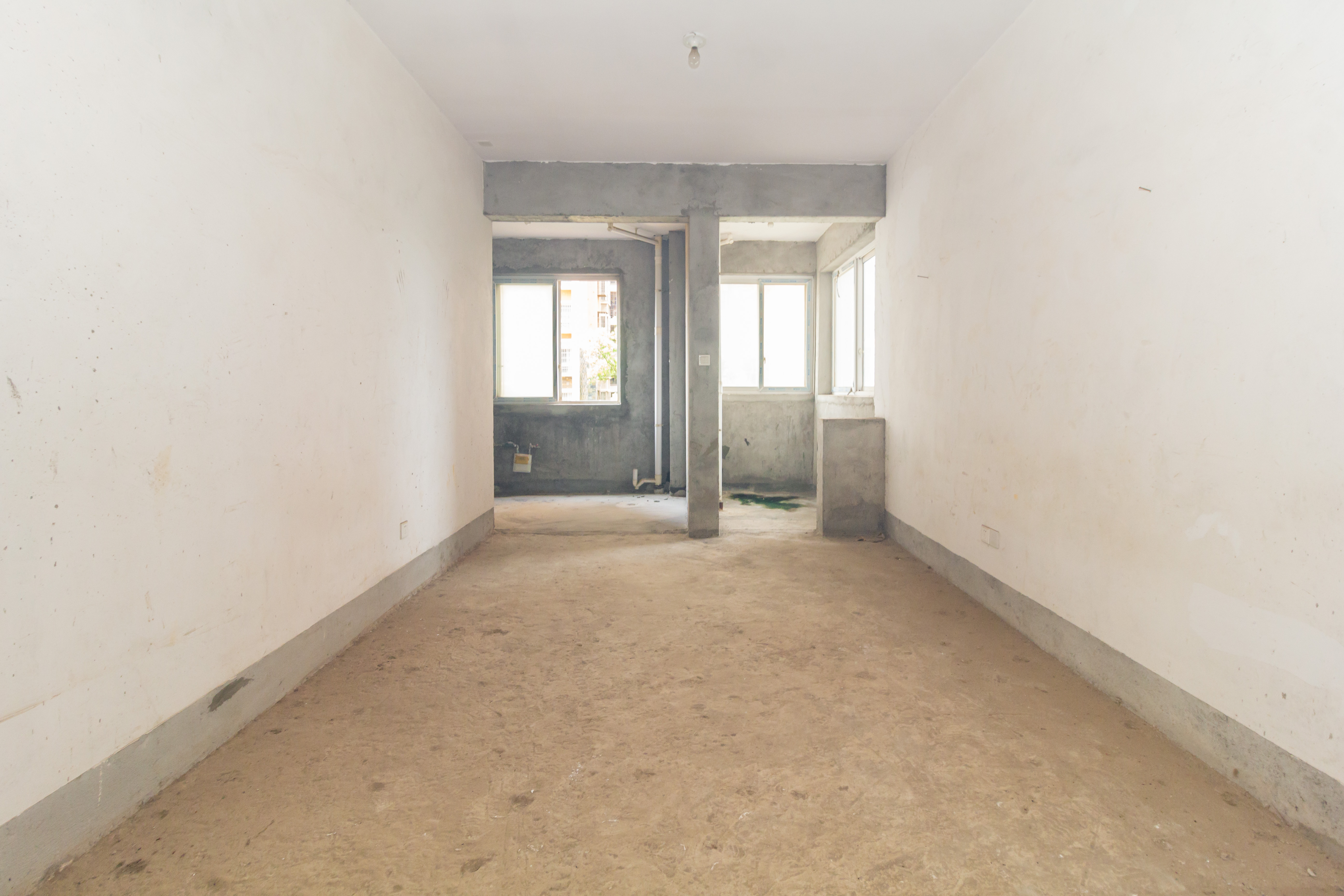 东门尚苑 5室2厅1卫 69.0万 东门尚苑 5室2厅1卫 69.0万卧室