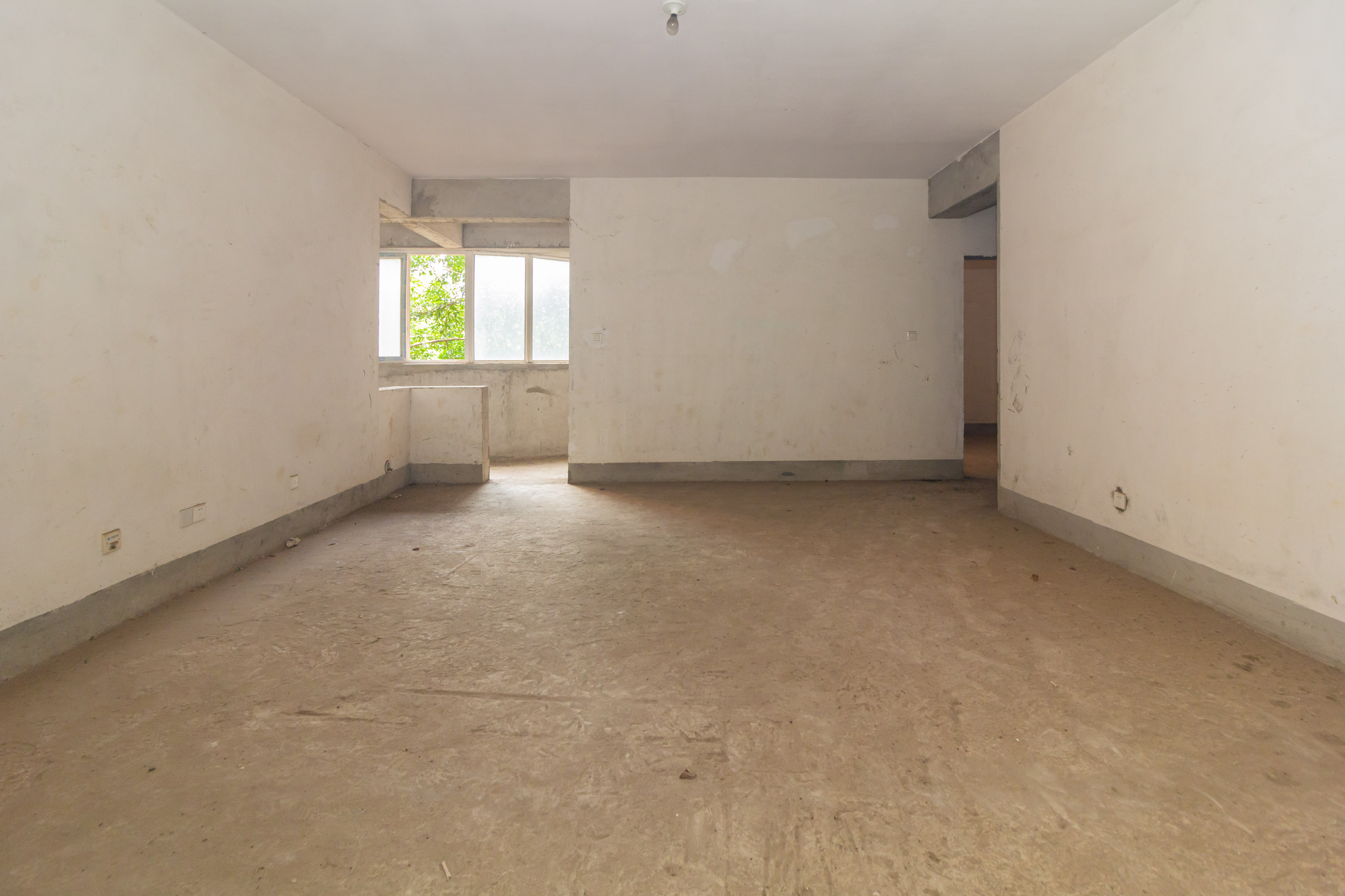 东门尚苑 5室2厅1卫 69.0万 东门尚苑 5室2厅1卫 69.0万卧室