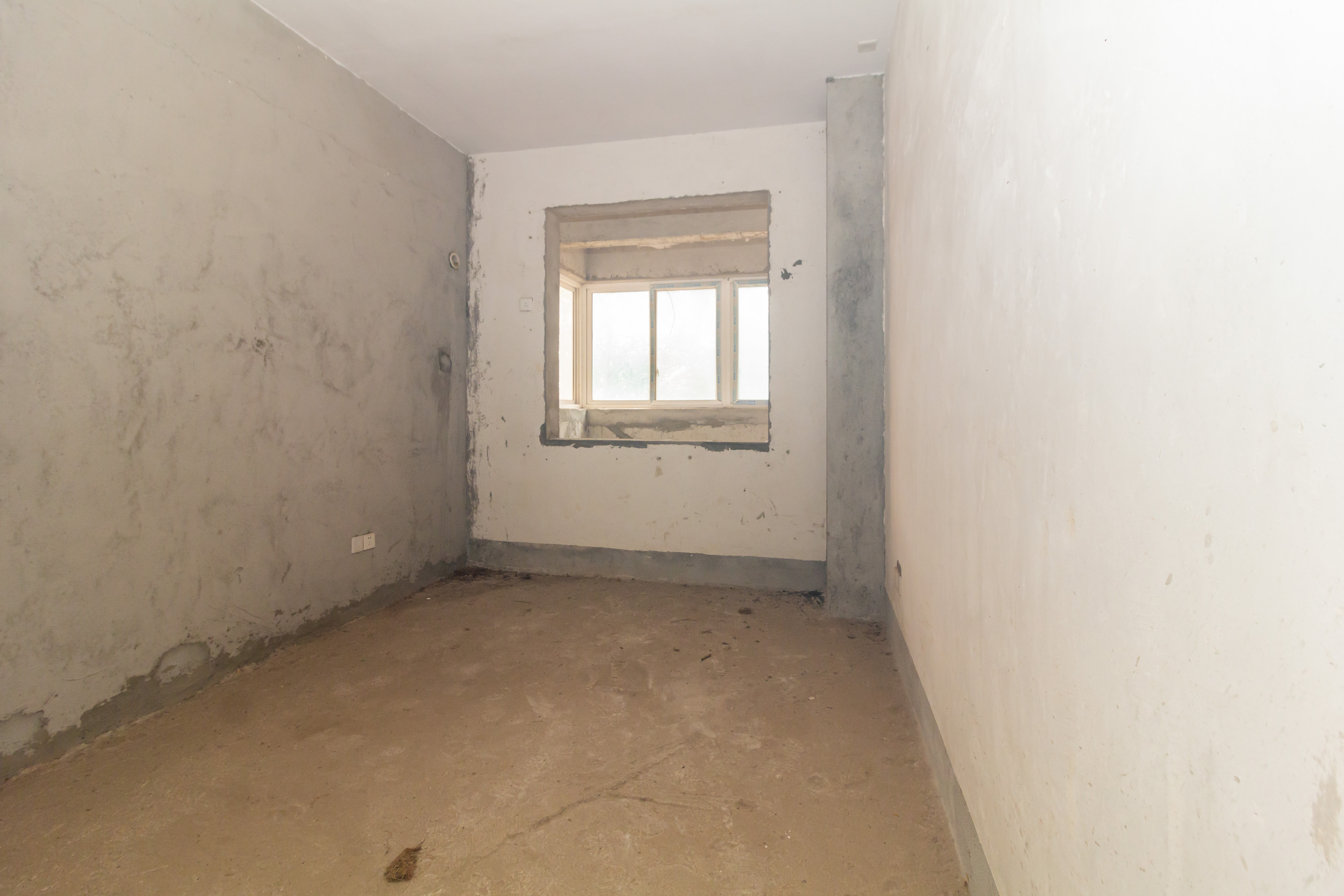 东门尚苑 5室2厅1卫 69.0万 东门尚苑 5室2厅1卫 69.0万卧室