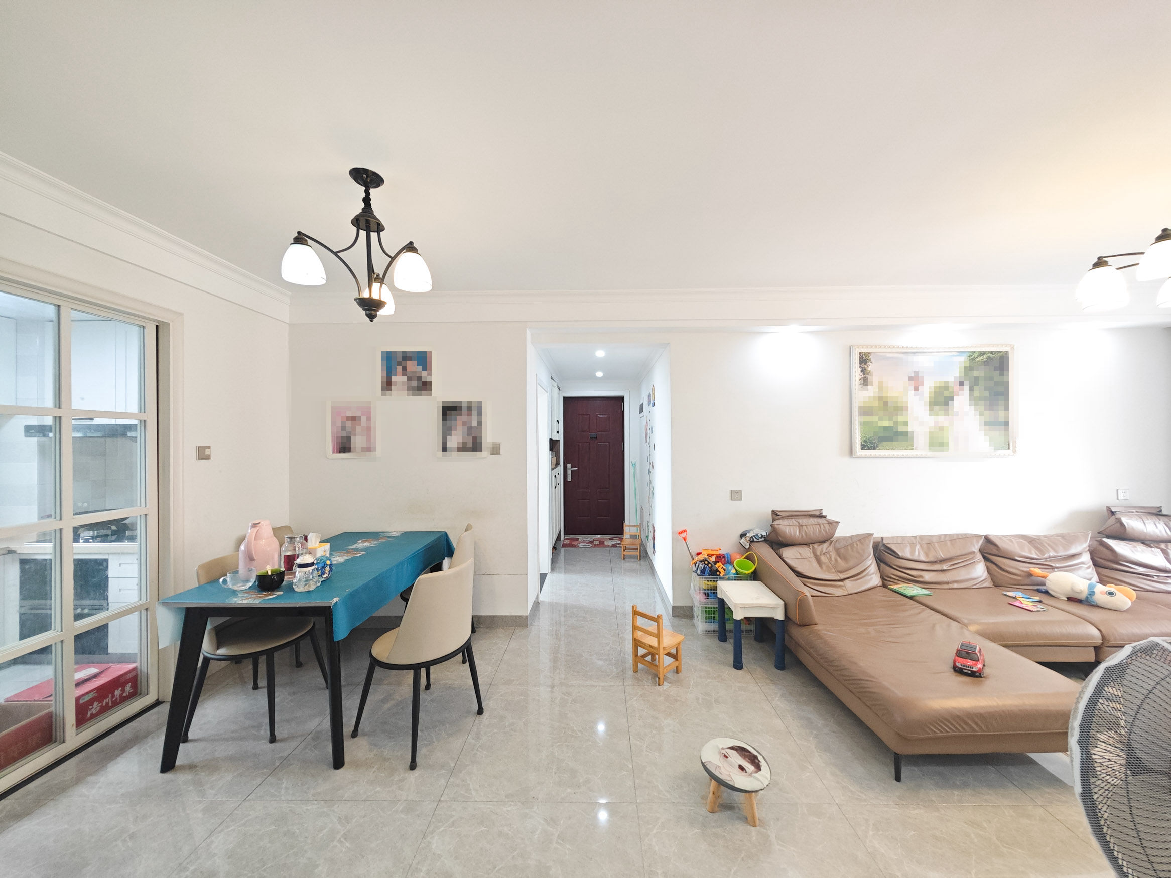 保利城(中航城国际社区、郡原美村) 3室2厅2卫 98.0万 保利城(中航城国际社区、郡原美村) 3室2厅2卫 98.0万客厅