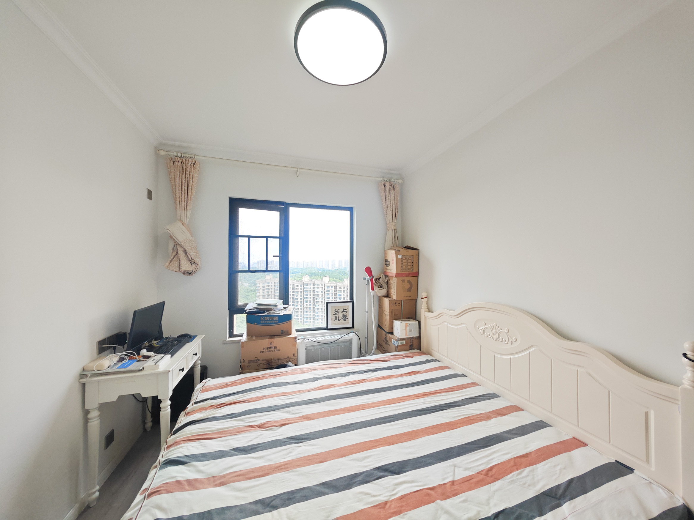 保利城(中航城国际社区、郡原美村) 3室2厅2卫 98.0万 保利城(中航城国际社区、郡原美村) 3室2厅2卫 98.0万卧室