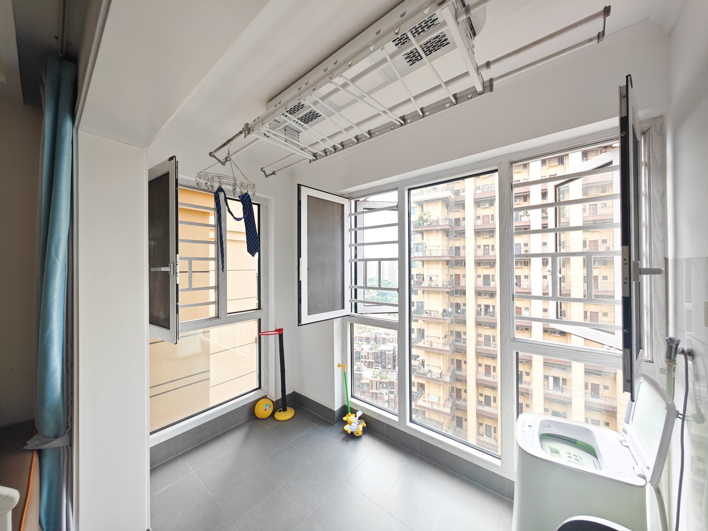 保利城(中航城国际社区、郡原美村) 3室2厅2卫 98.0万 保利城(中航城国际社区、郡原美村) 3室2厅2卫 98.0万阳台