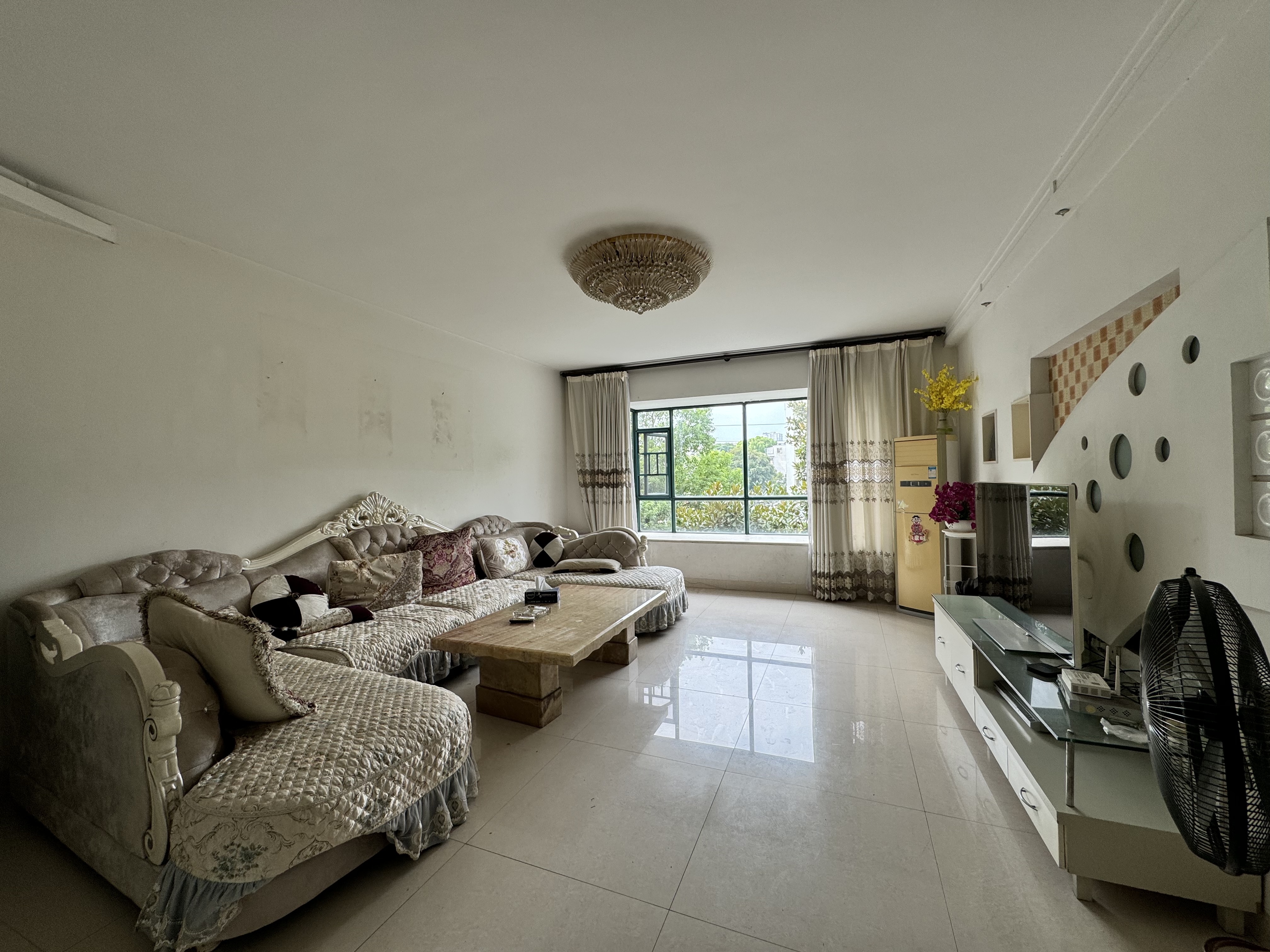 海创明珠花园 4室2厅2卫 75.0万 海创明珠花园 4室2厅2卫 75.0万室内图