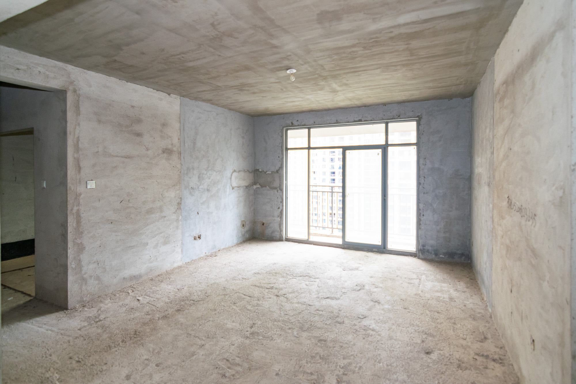 山水蓝天  4室2厅2卫    58.0万 山水蓝天  4室2厅2卫    58.0万客厅