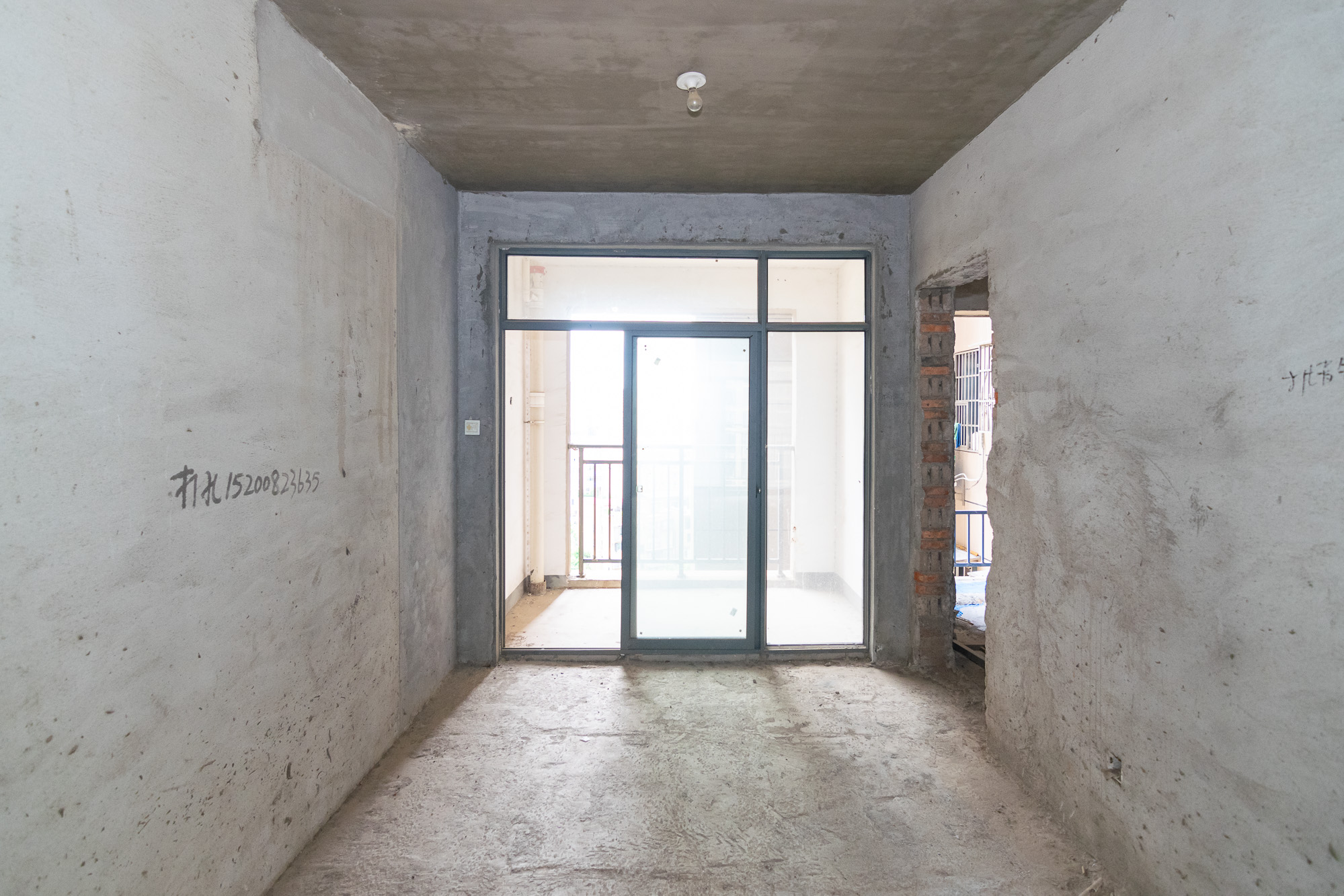 山水蓝天  4室2厅2卫    58.0万 山水蓝天  4室2厅2卫    58.0万客厅